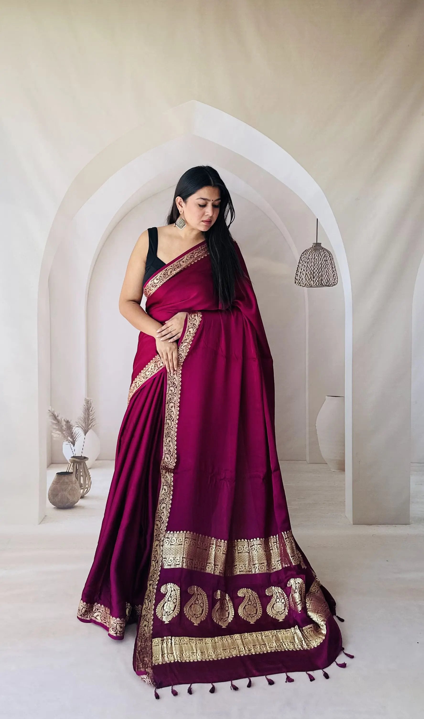 Nakshi Jari Border Plain Modal Saree RAKHIYO