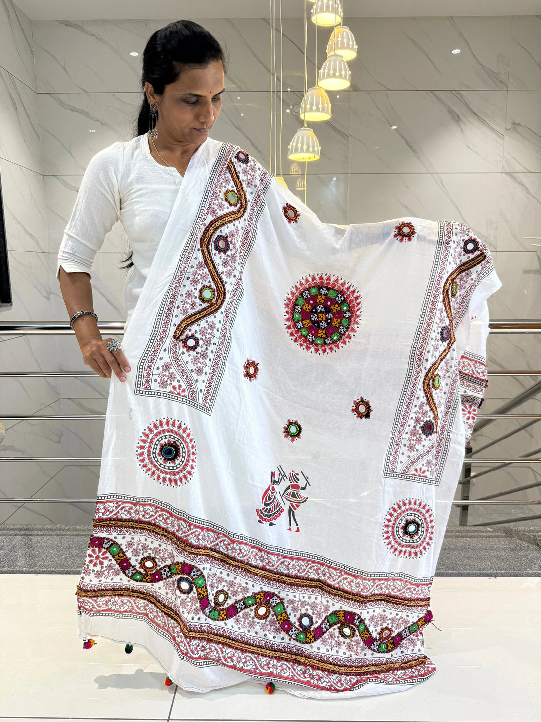 White Kutchhi Bavariya Cotton Dupatta RAKHIYO