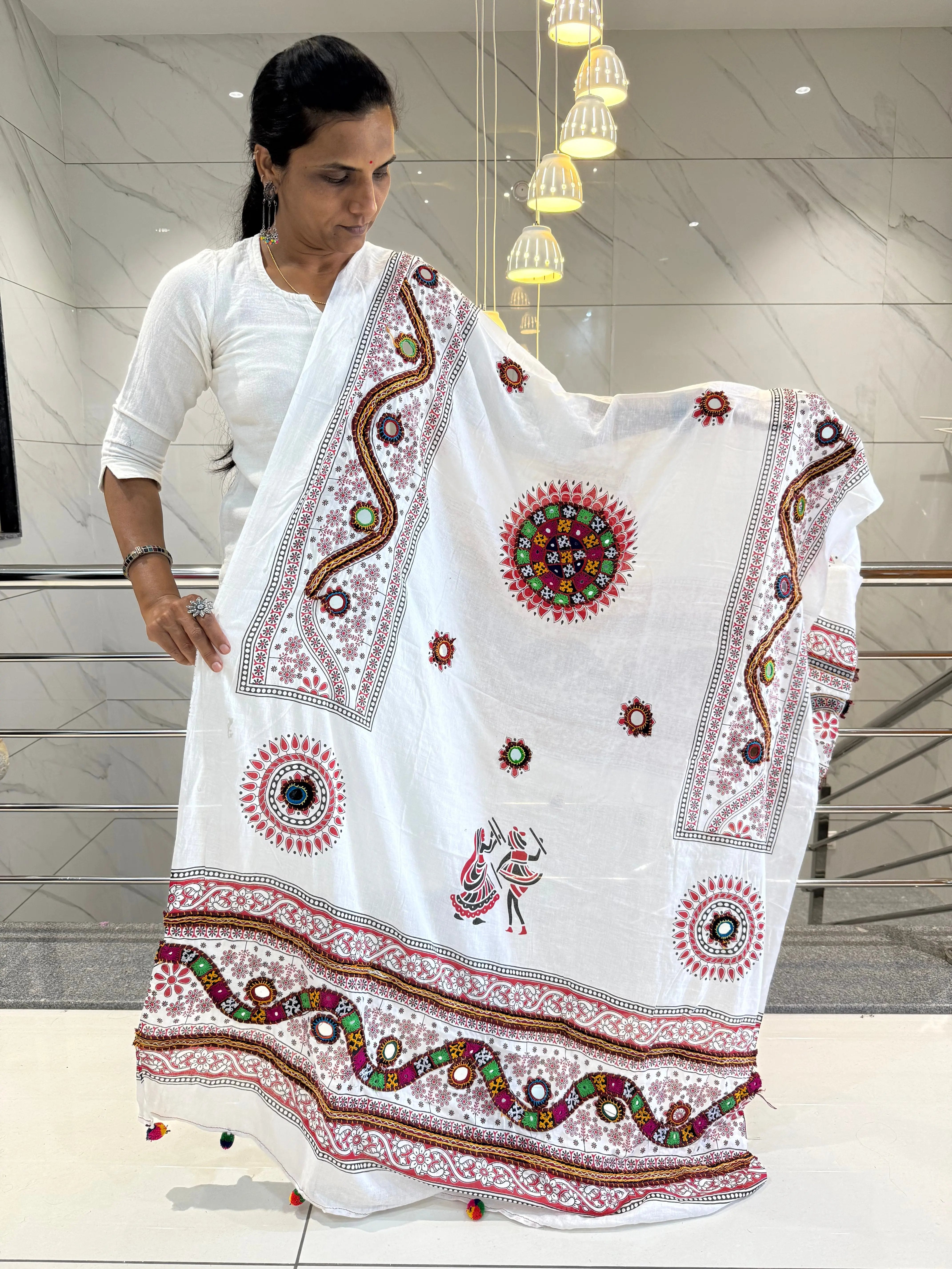 White Kutchhi Bavariya Cotton Dupatta RAKHIYO