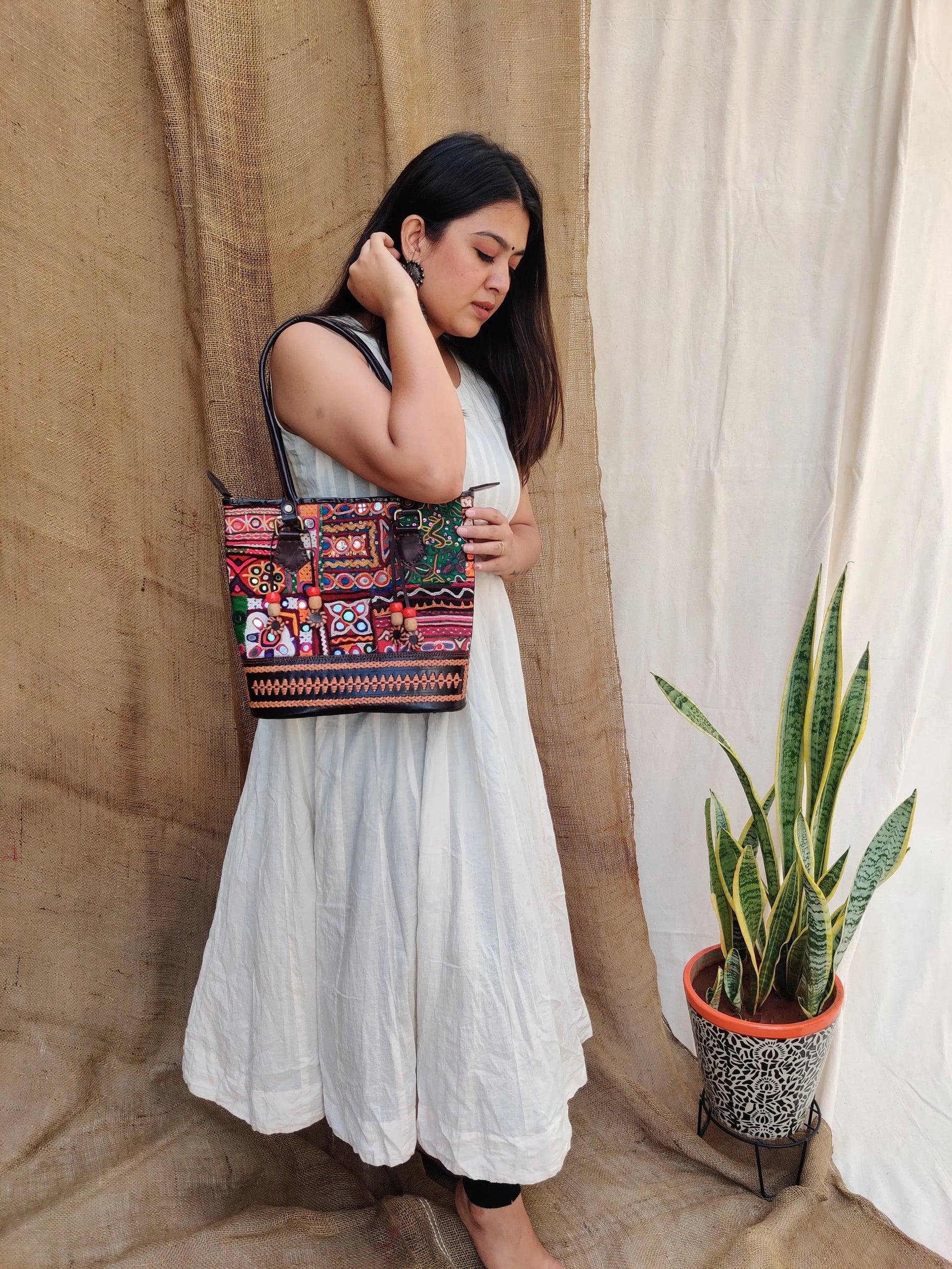 Kutchhi Antique - The Tote RAKHIYO