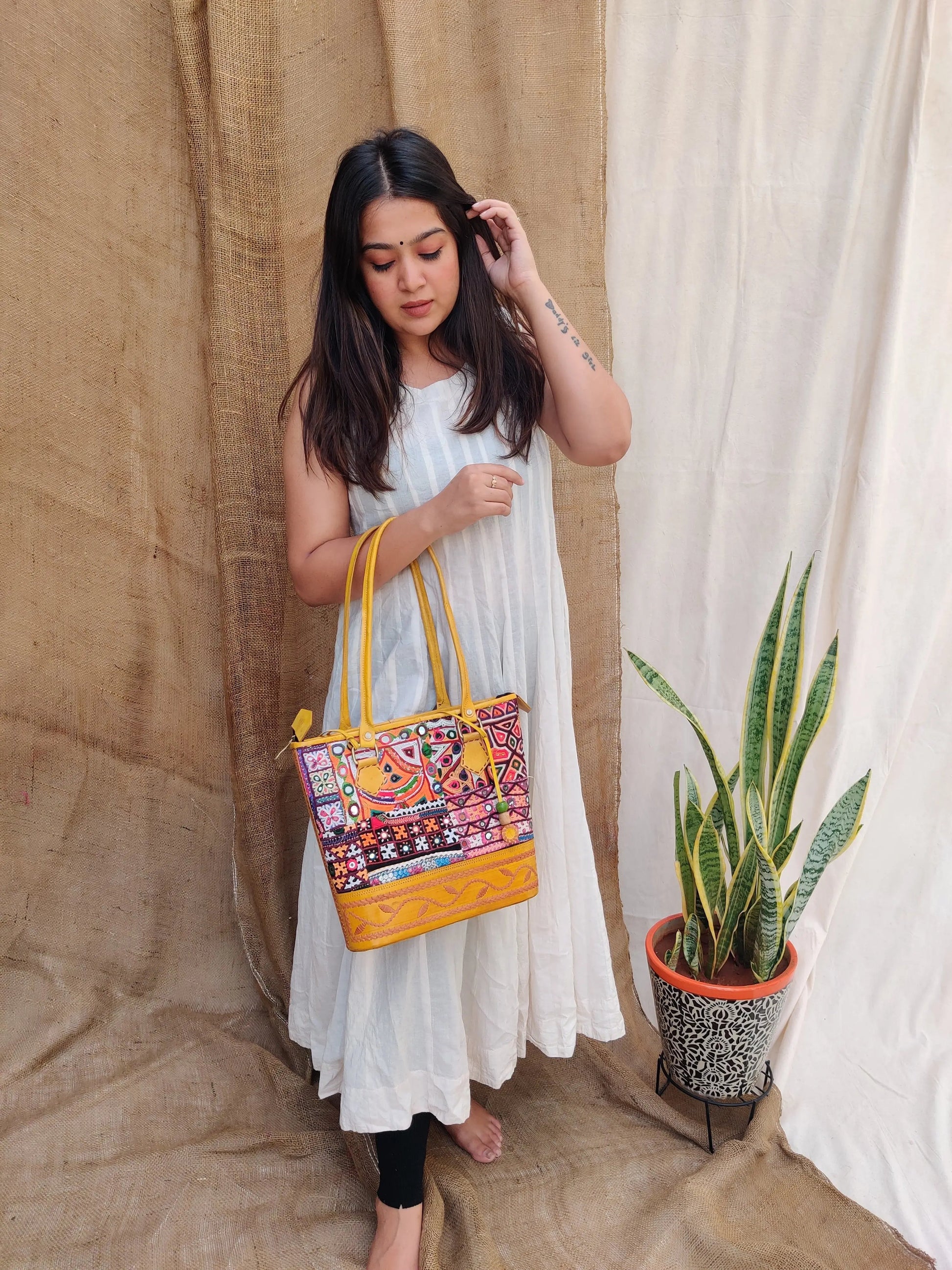 Kutchhi Antique - The Tote RAKHIYO
