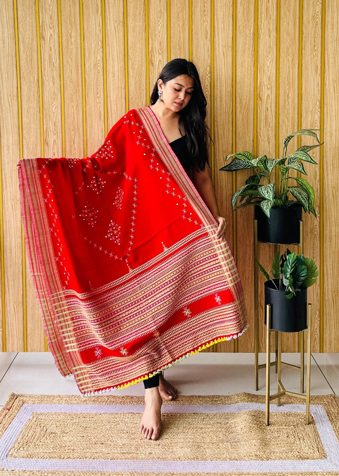 Red Chokor Bhujodi Woolen Shawl RAKHIYO