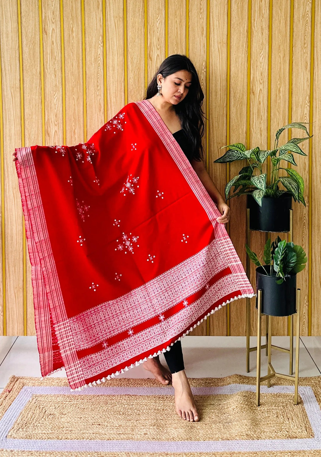 Red Chomakh Bhujodi Woolen Shawl RAKHIYO
