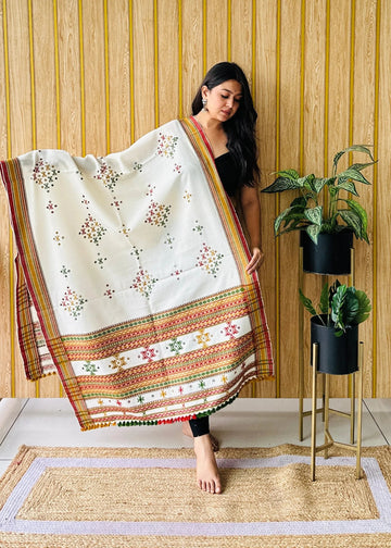 White Kutchhi Buta Bhujodi Woolen Shawl RAKHIYO