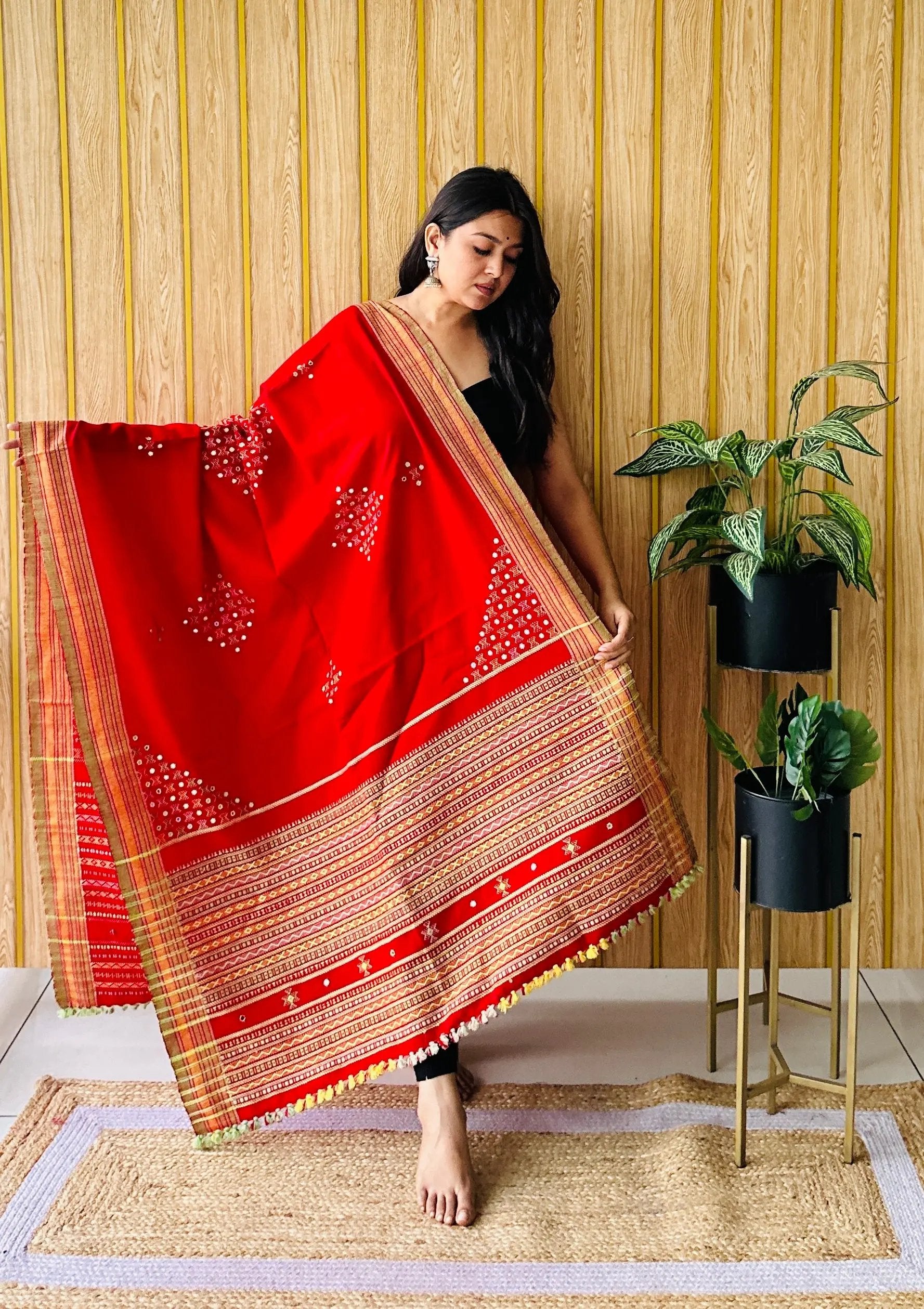 Red Corner Buti Bhujodi Woolen Shawl RAKHIYO