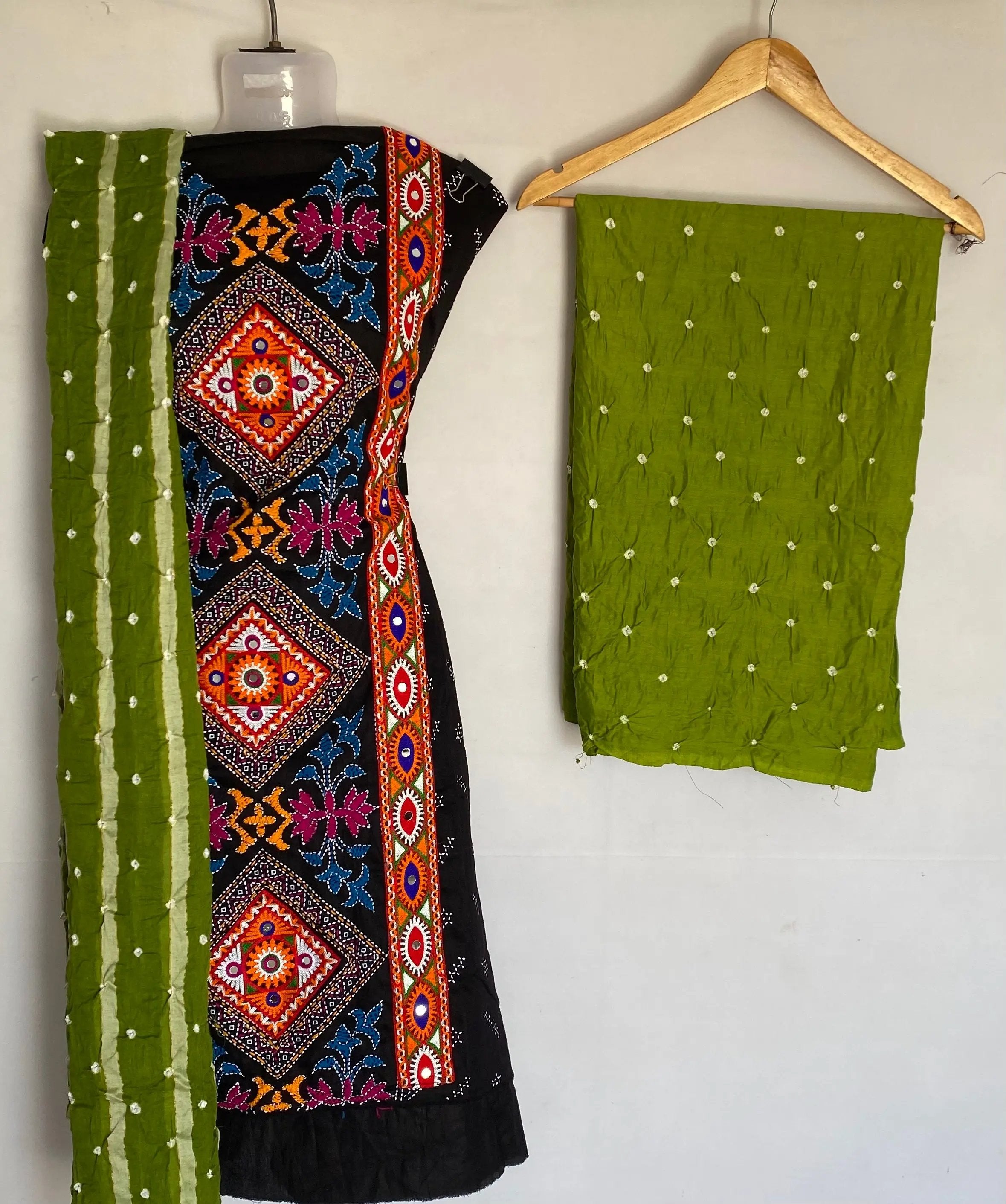 Black Kutchhi Bandhani Suit Material RAKHIYO