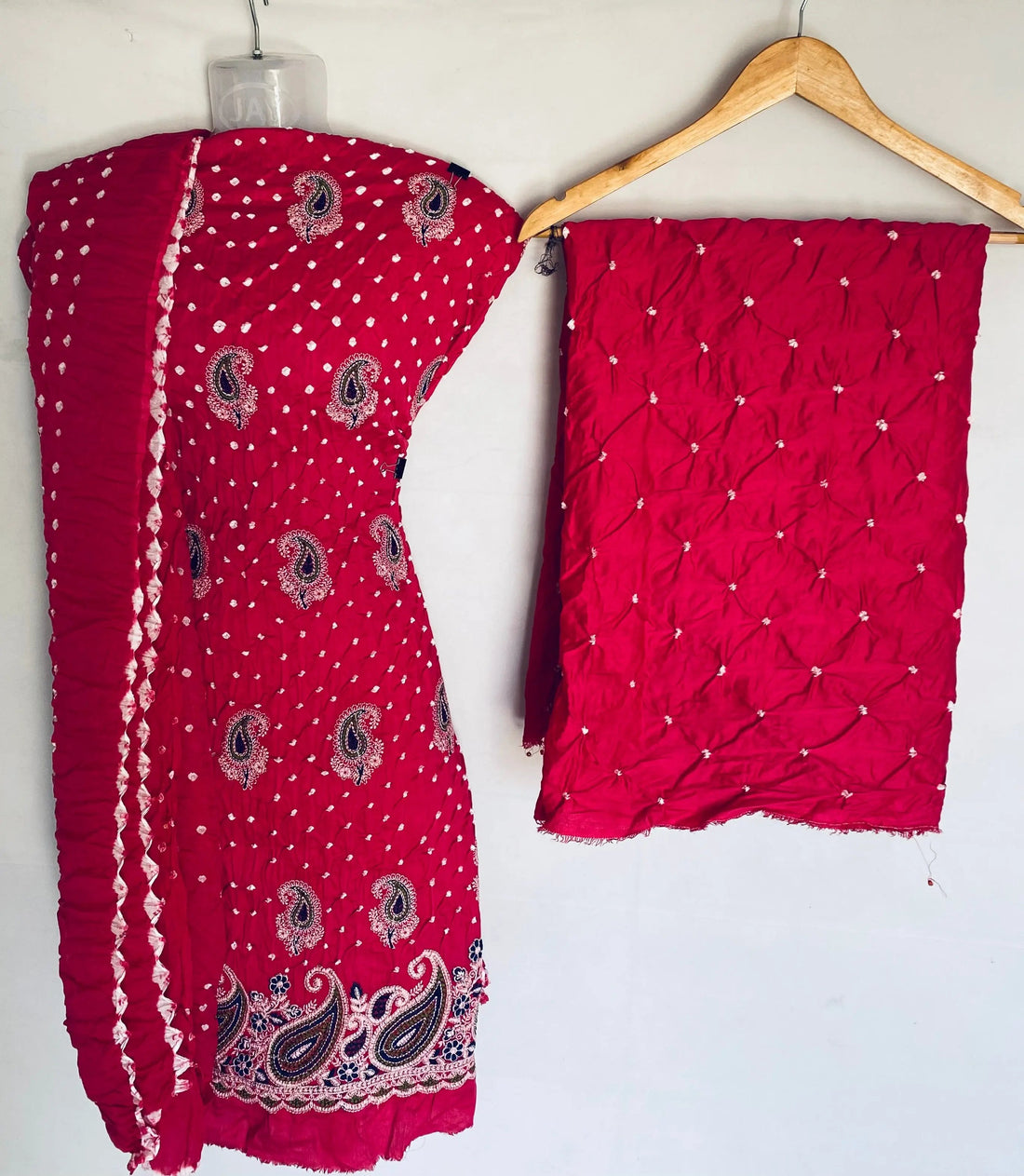 Pink Lakhanavi Buta Bandhani Suit Material RAKHIYO