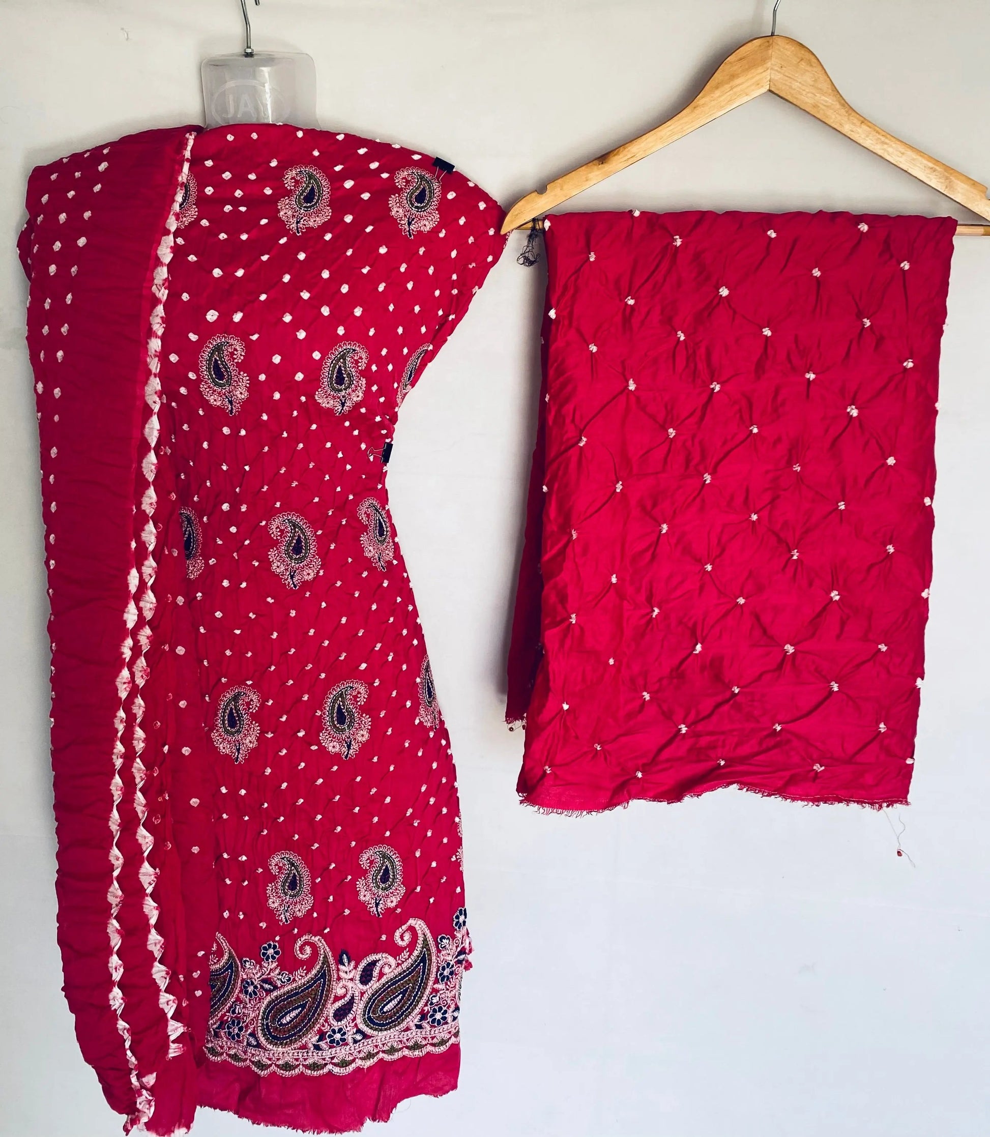 Pink Lakhanavi Buta Bandhani Suit Material RAKHIYO