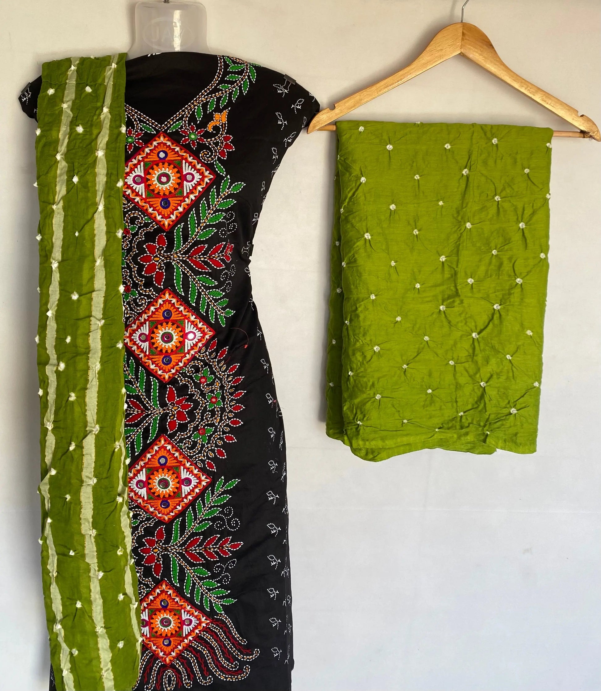 Black Kutchhi Bandhani Suit Material RAKHIYO