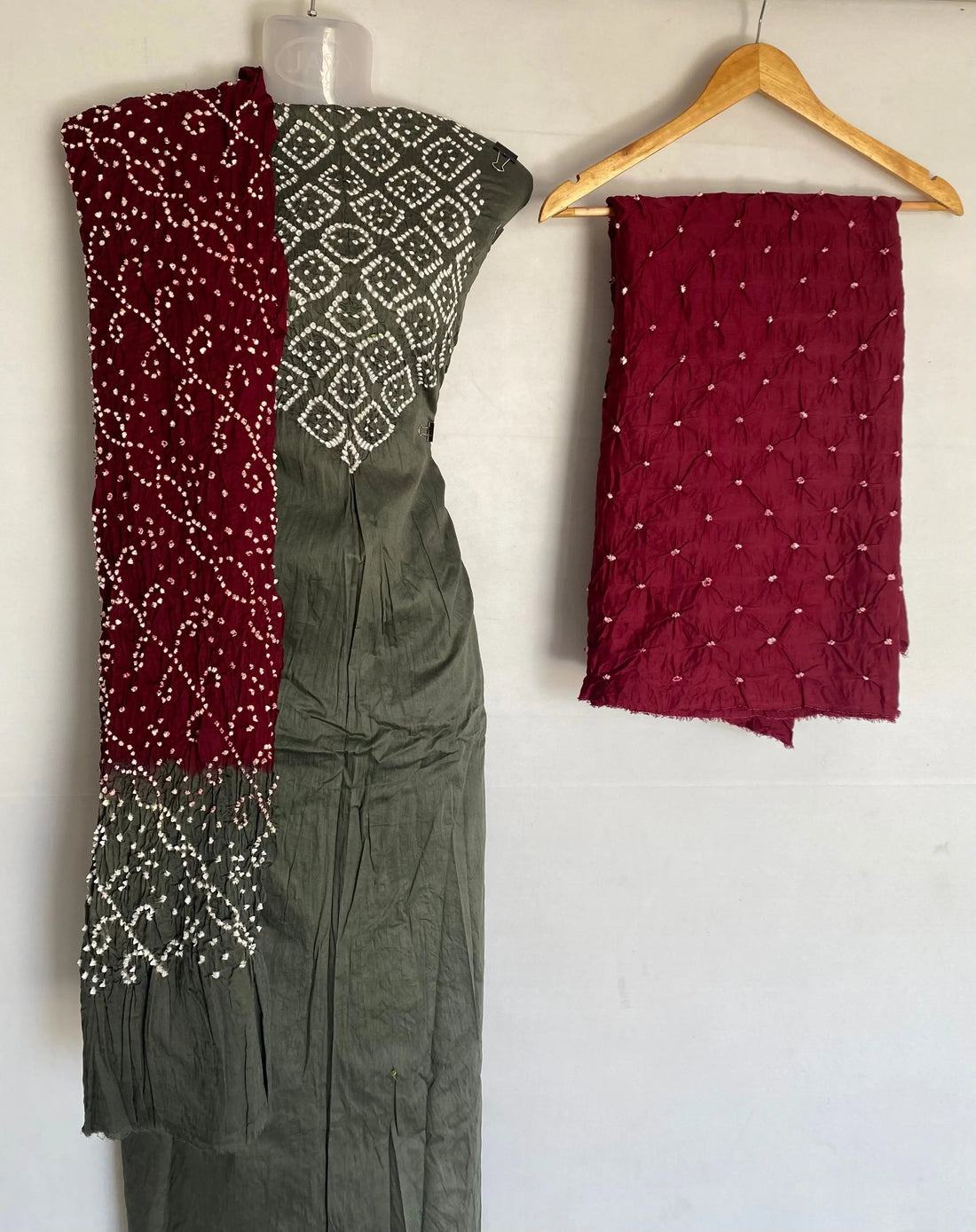 Grey & Maroon Gala Bandhani Suit Material RAKHIYO