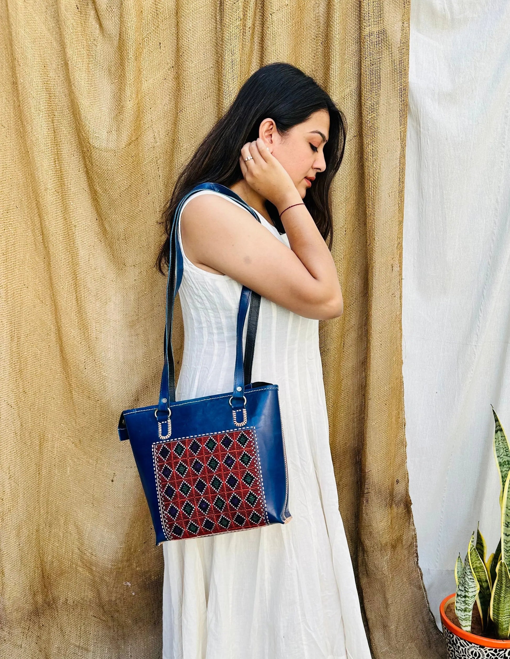 Jat - The Tote RAKHIYO