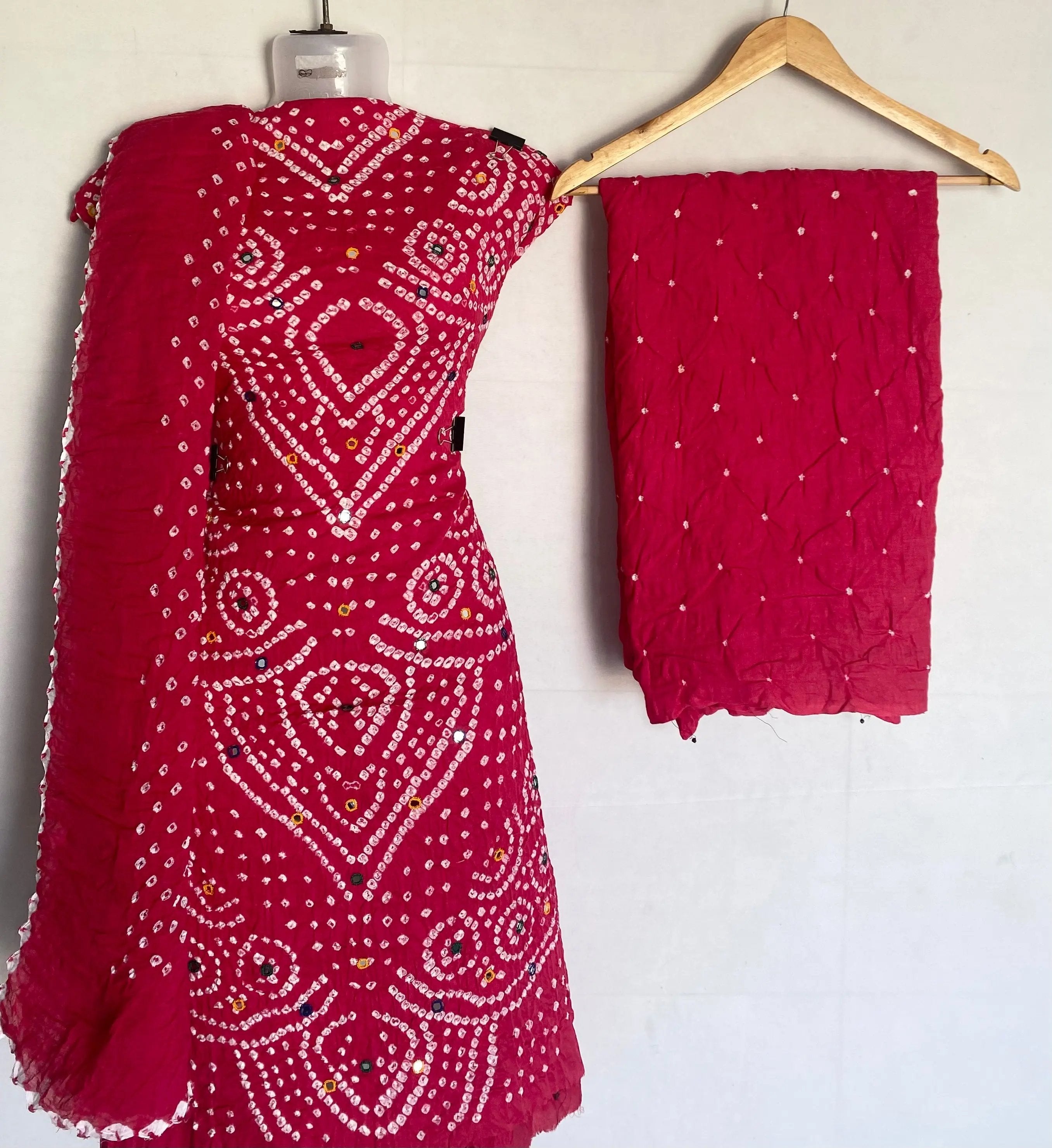 Pink Aabhla Bandhani Suit Material RAKHIYO