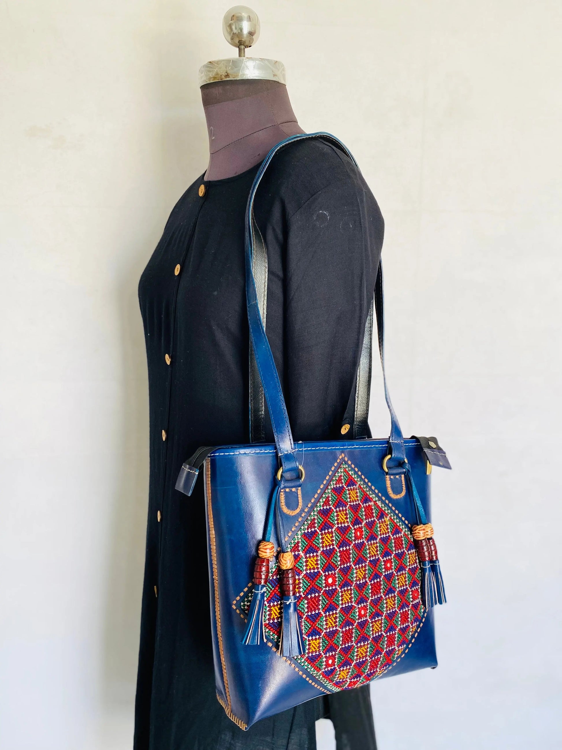 Jat - The Tote RAKHIYO