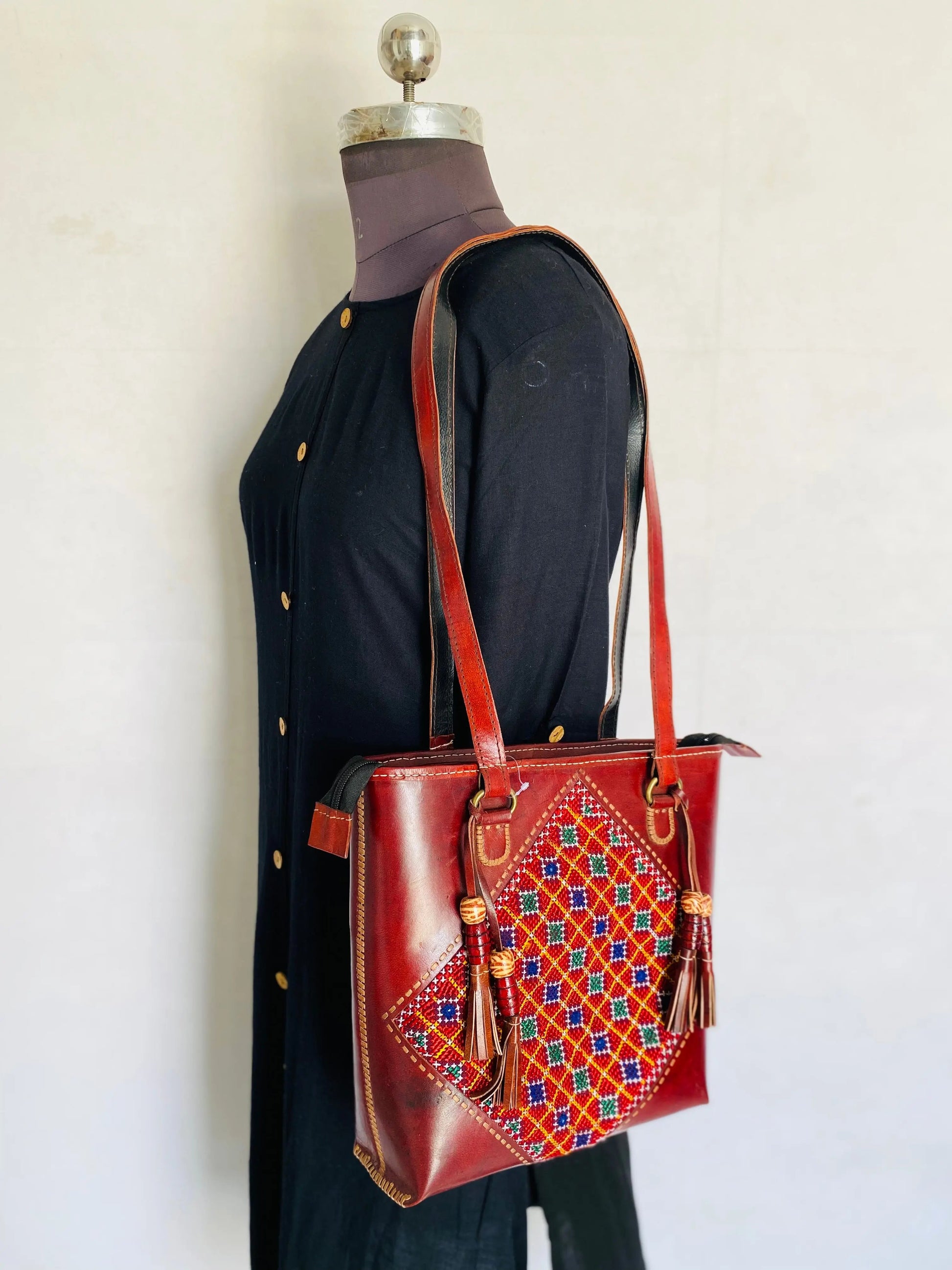 Jat - The Tote RAKHIYO