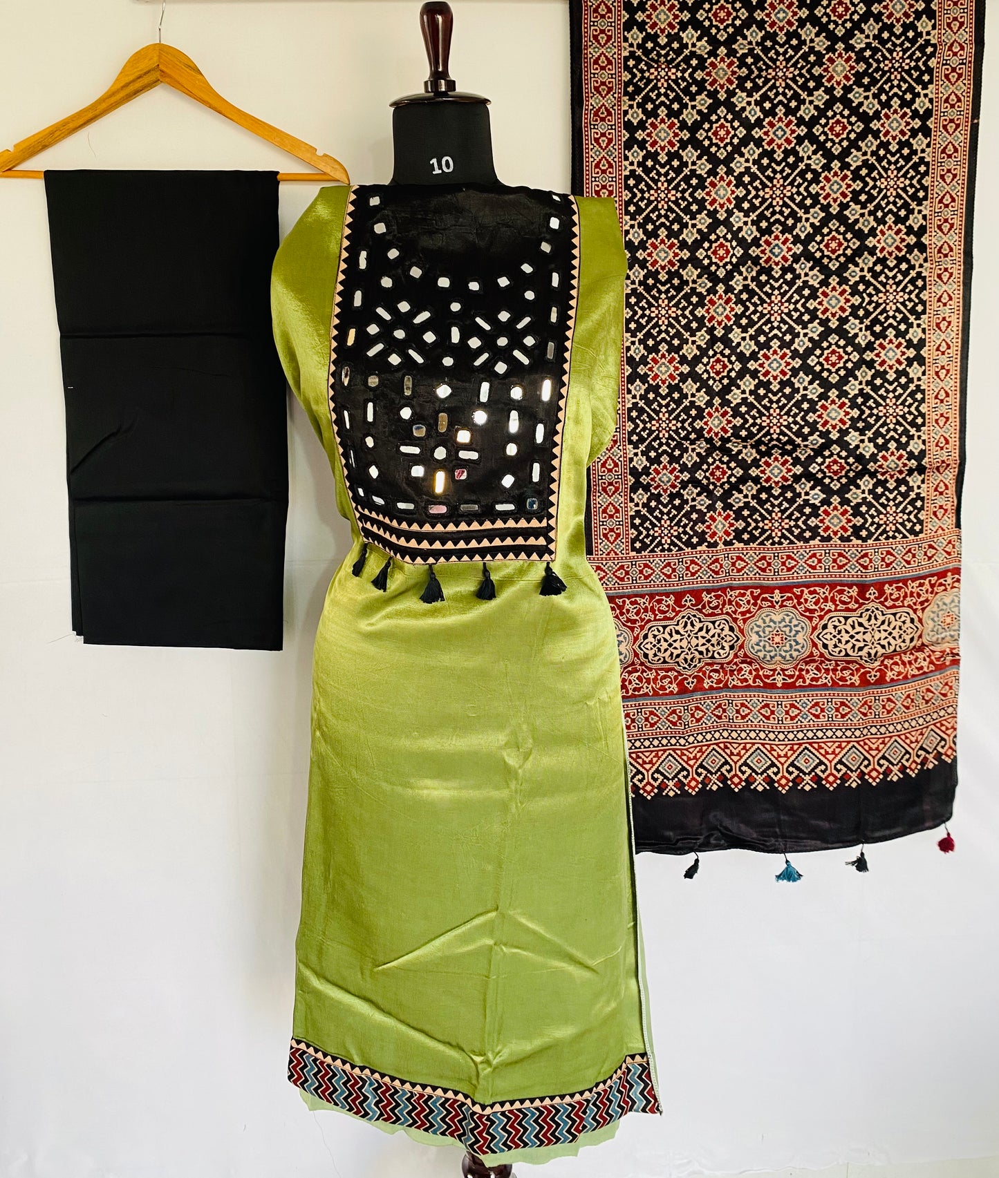 Mashroo Mirror Yock Suit Material