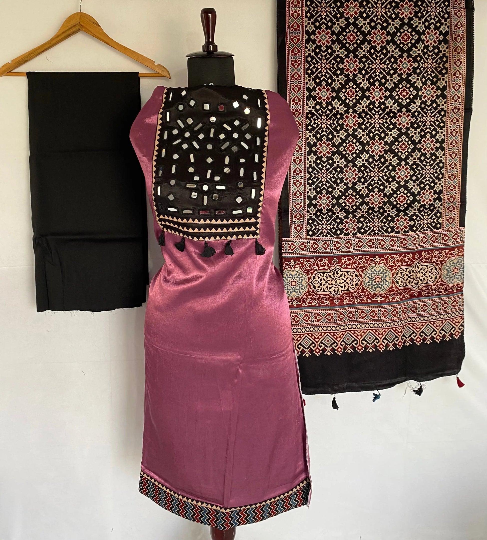 Light Purple Mashroo Mirror Yock Suit Material RAKHIYO