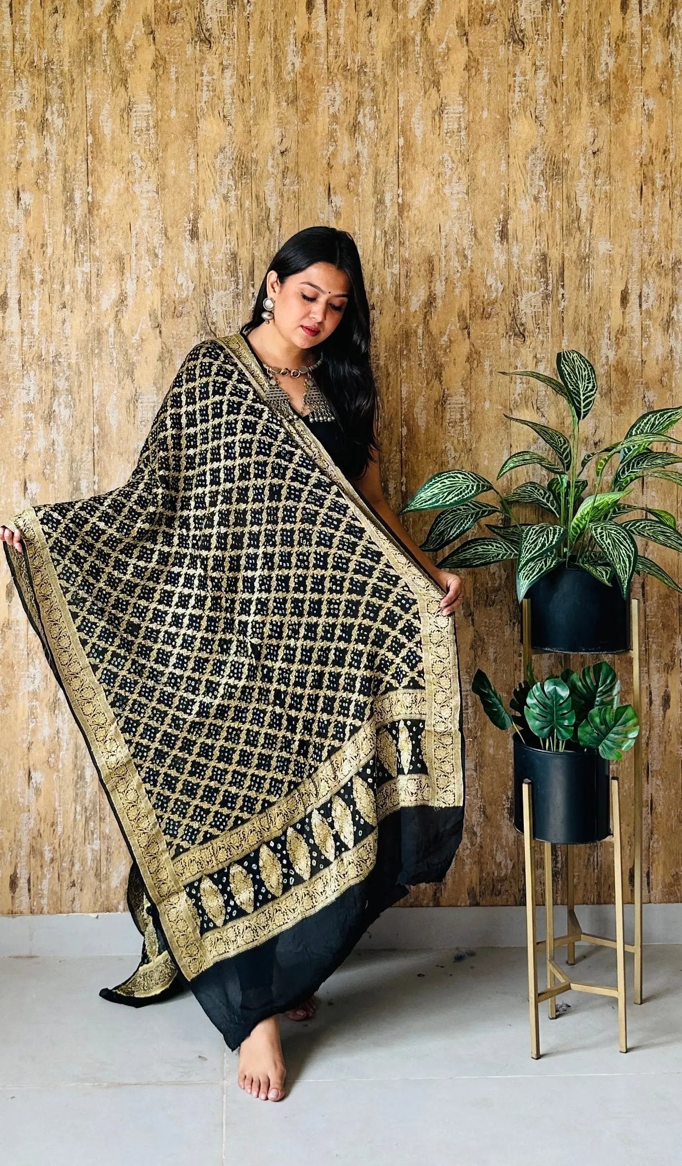 Black Bandhej Banarasi Crepe Dupatta RAKHIYO