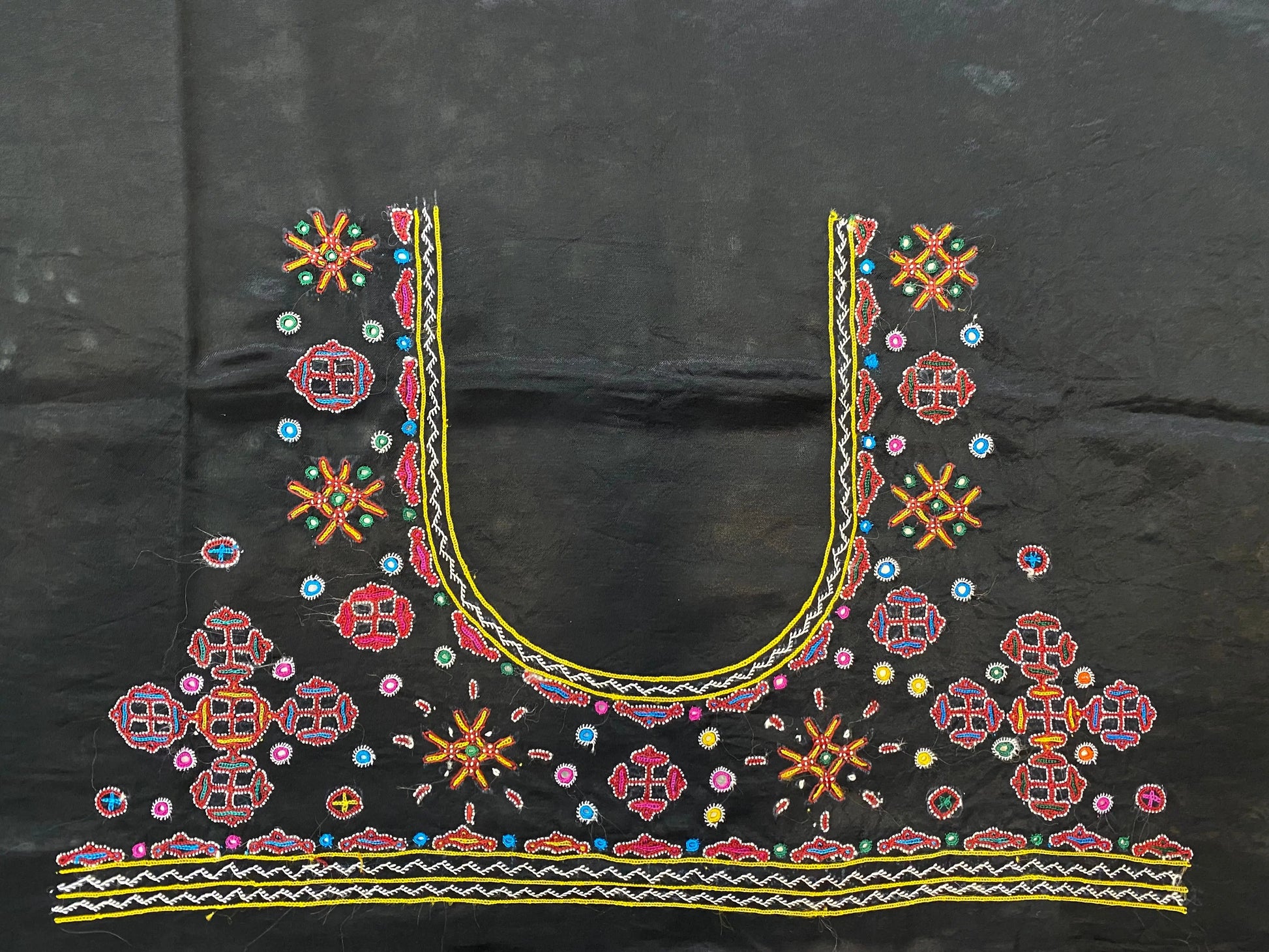 Mutva Kutch Embroidered Mashroo Silk Blouse Piece RAKHIYO