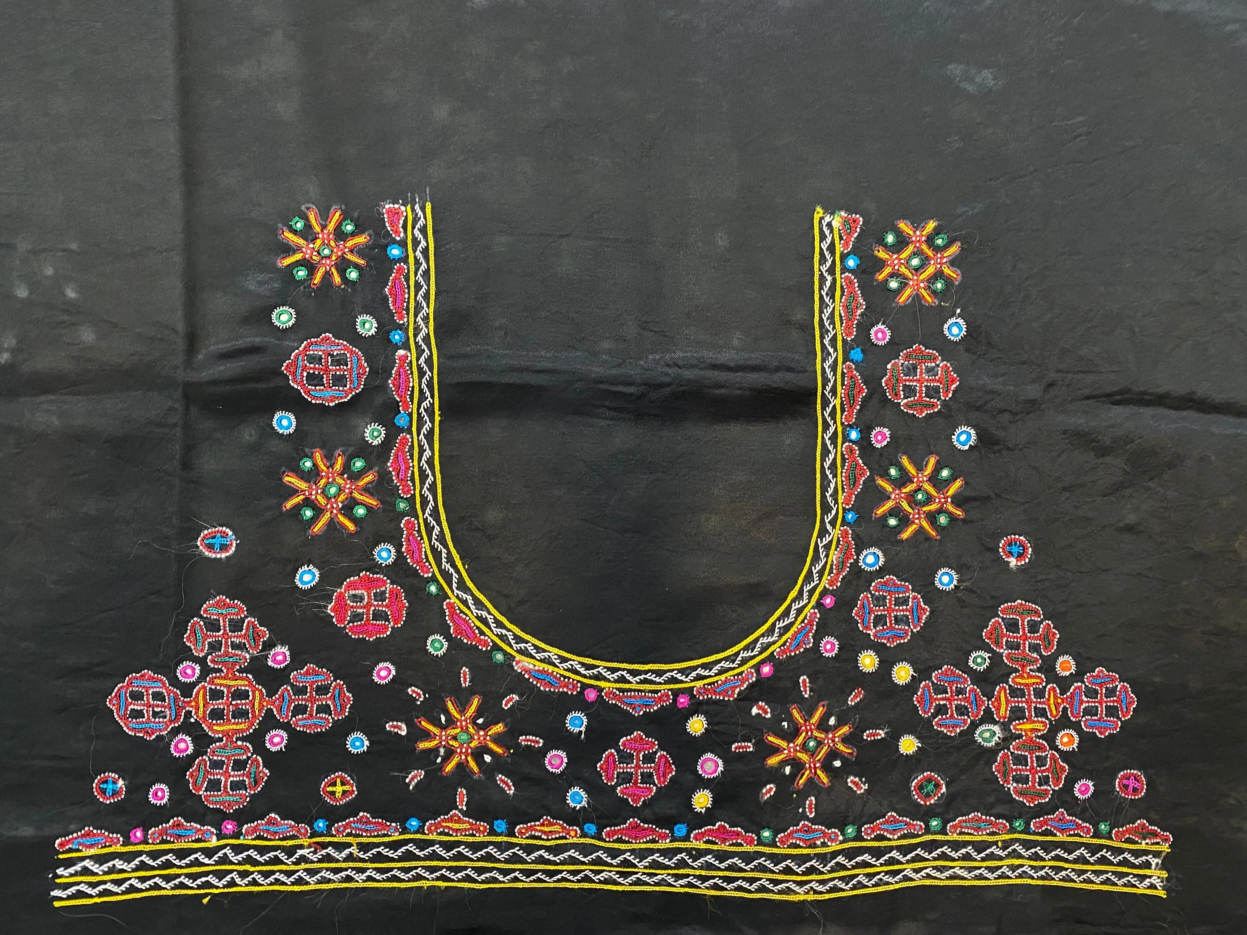 Mutva Kutch Embroidered Mashroo Silk Blouse Piece RAKHIYO