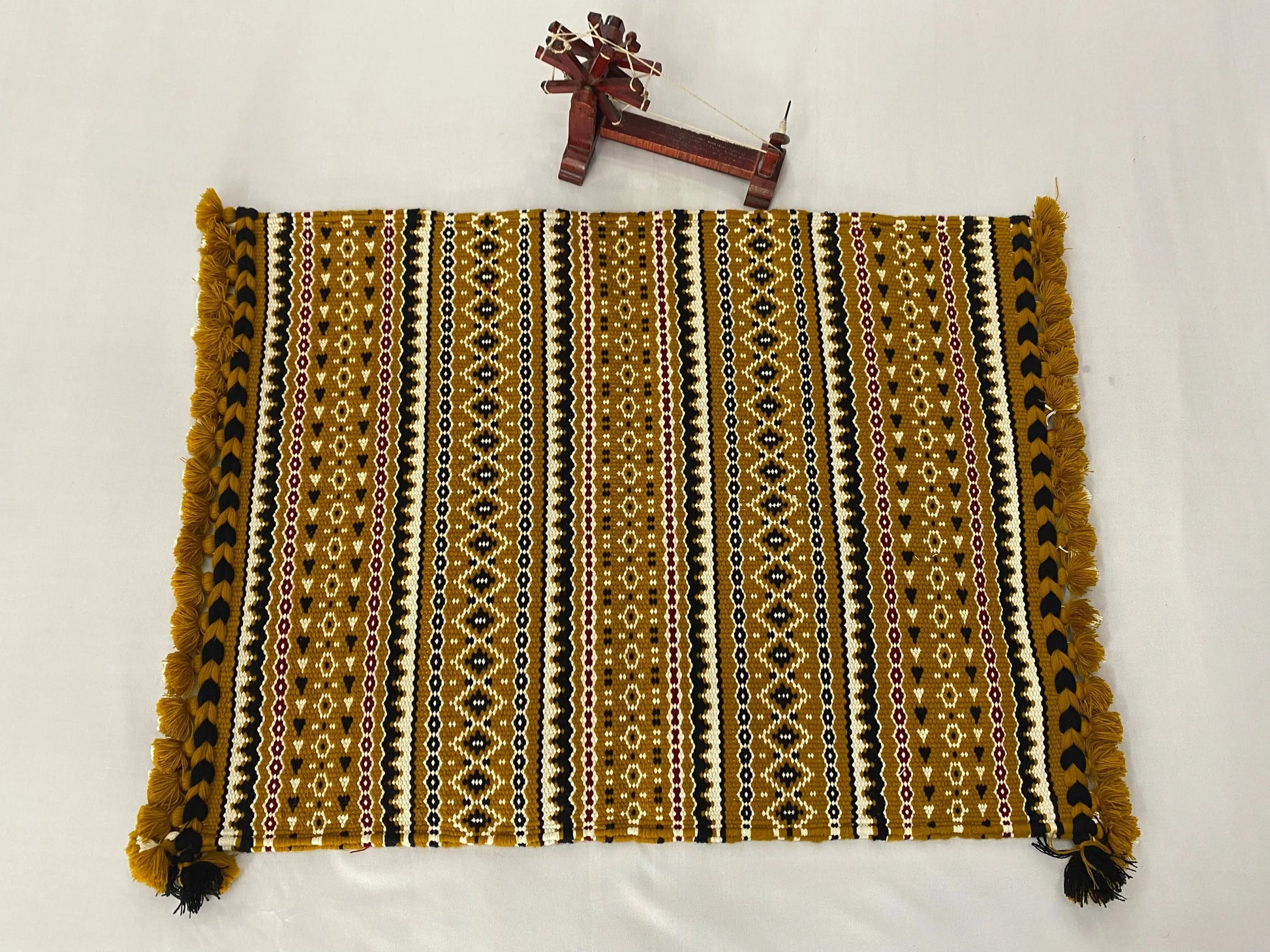 Handweave Bhujodi Wool Aashan(2x2 feet) RAKHIYO