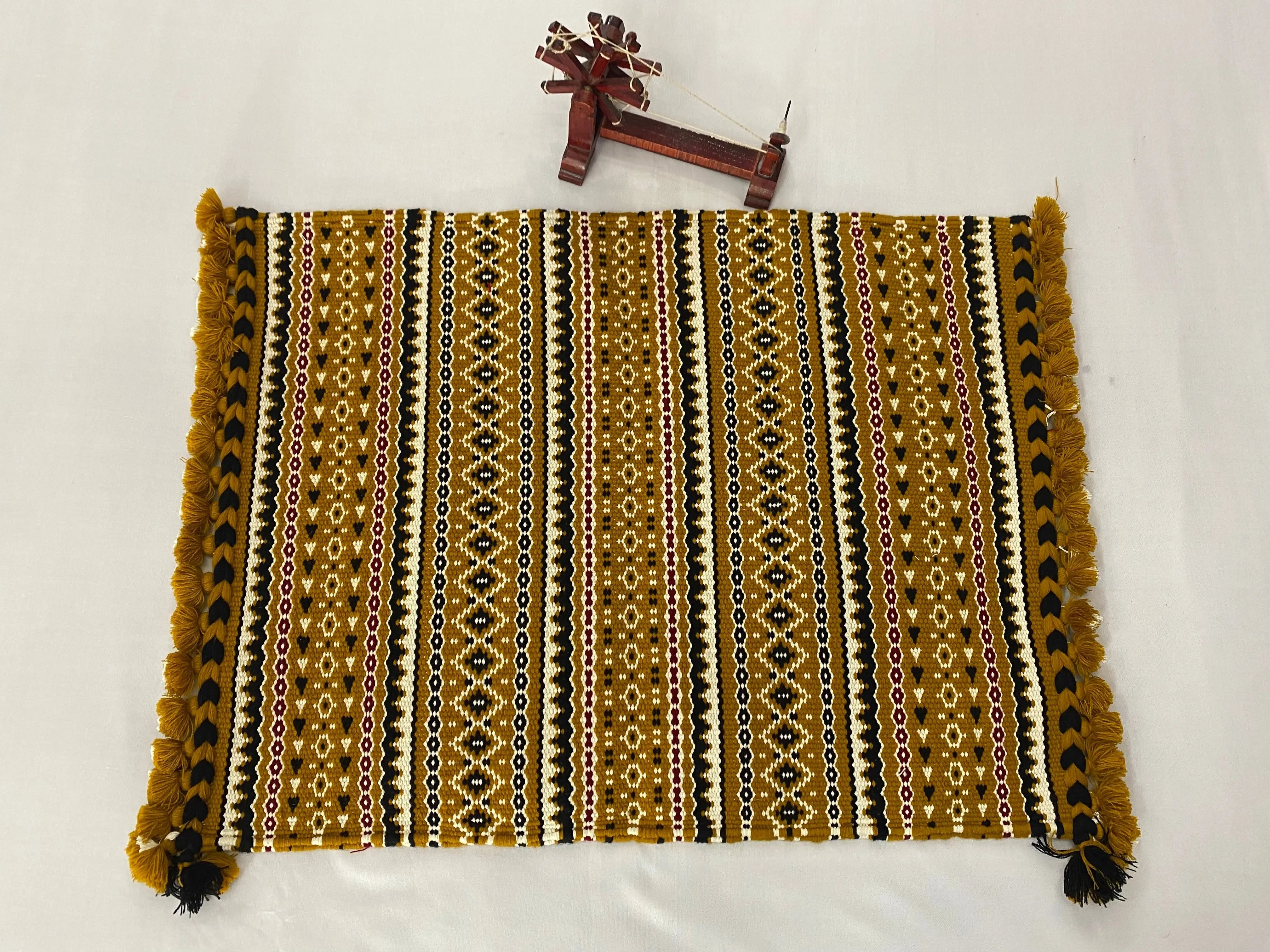 Handweave Bhujodi Wool Aashan(2x2 feet) RAKHIYO