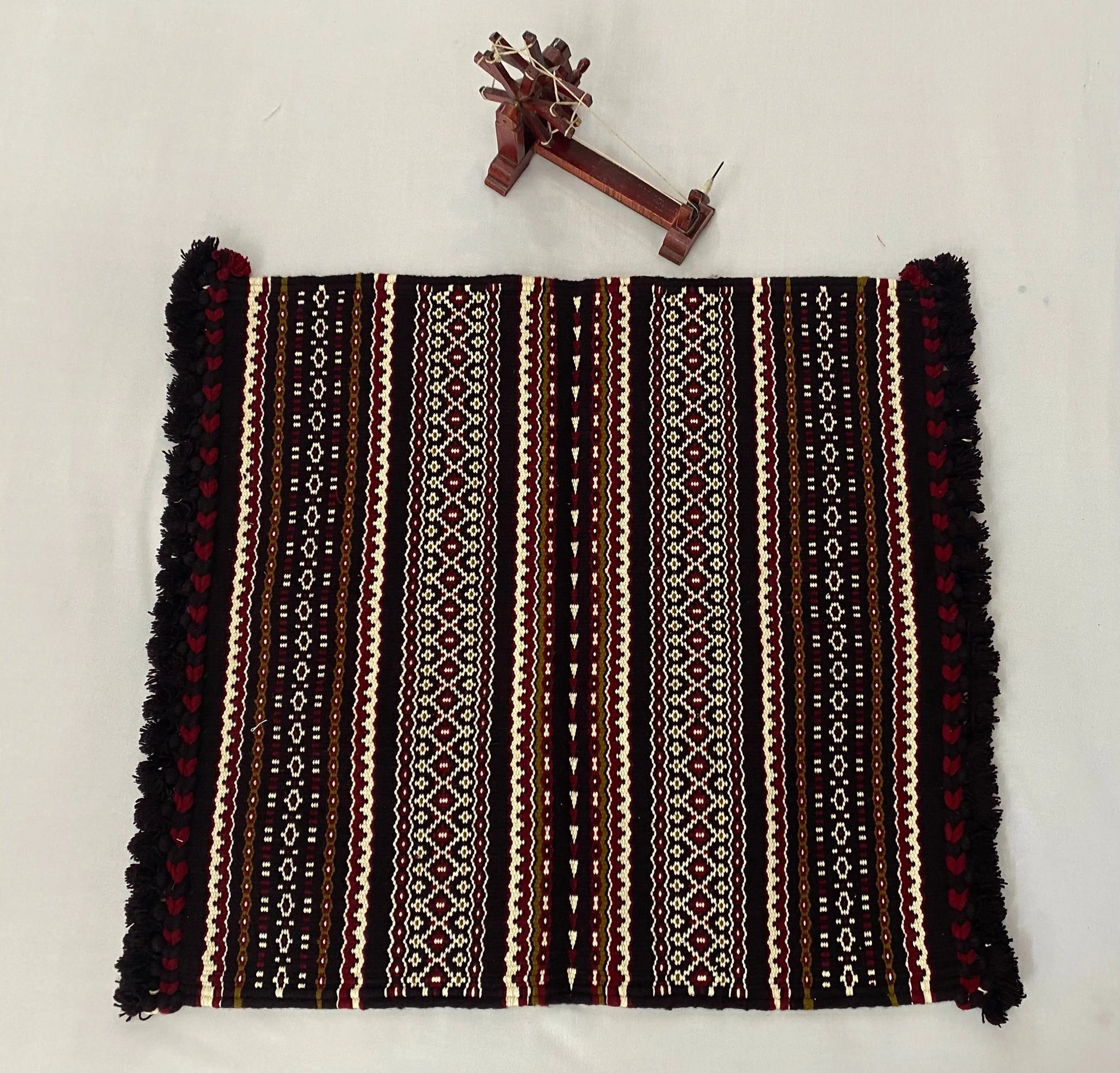 Handweave Bhujodi Wool Aashan(2x2 feet) RAKHIYO
