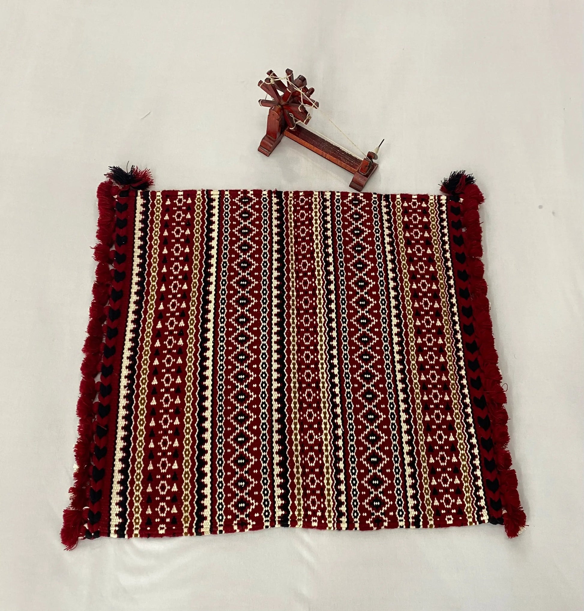 Handweave Bhujodi Wool Aashan(2x2 feet) RAKHIYO