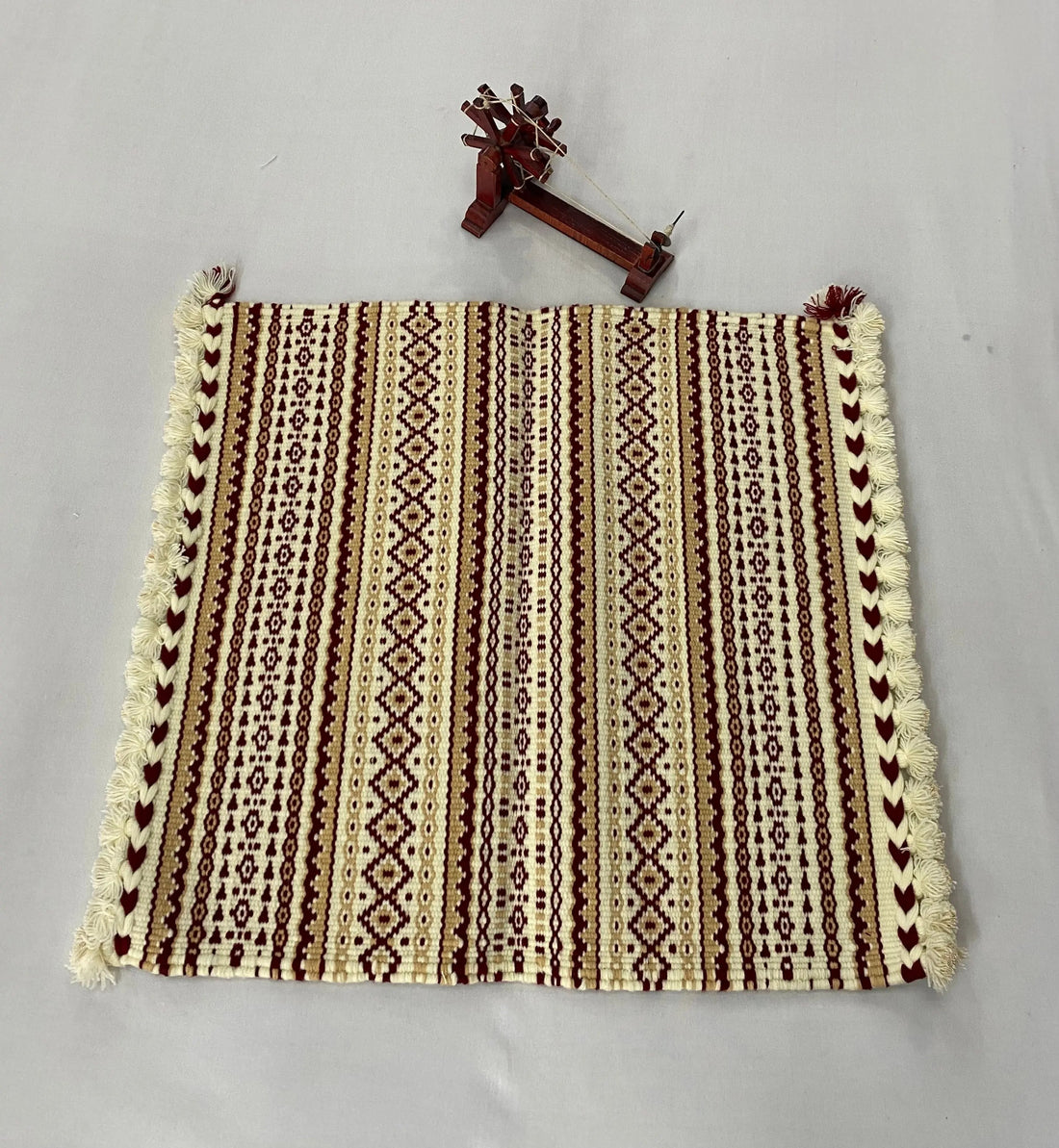 Handweave Bhujodi Wool Aashan(2x2 feet) RAKHIYO