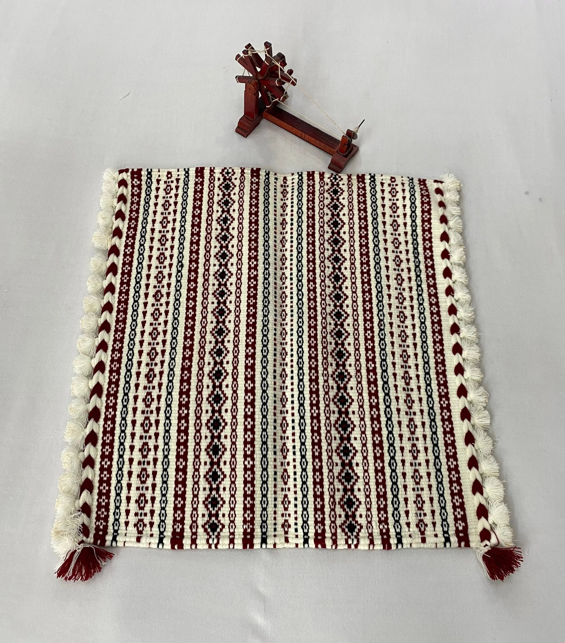Handweave Bhujodi Wool Aashan(2x2 feet) RAKHIYO