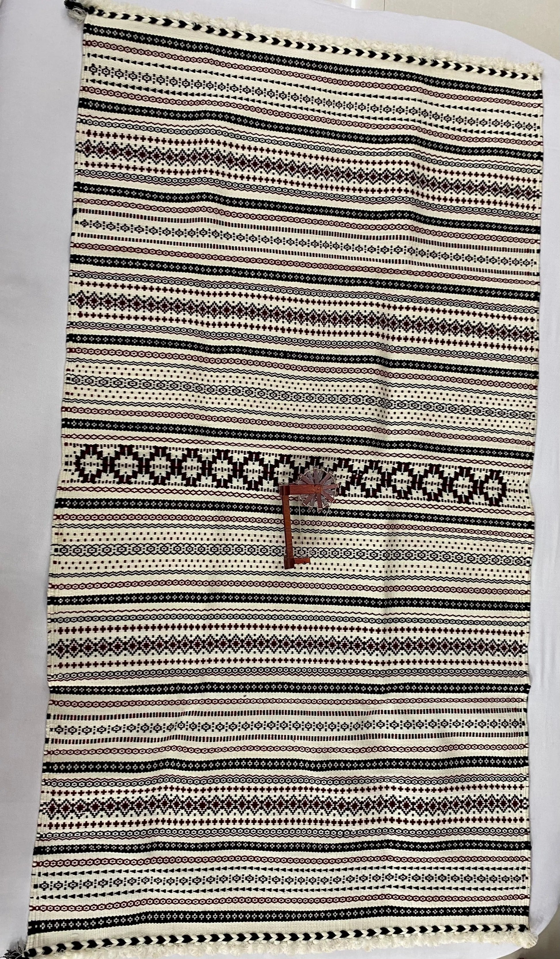 Carpet Handweave Bhujodi Woolen Carpet (4×7) RAKHIYO