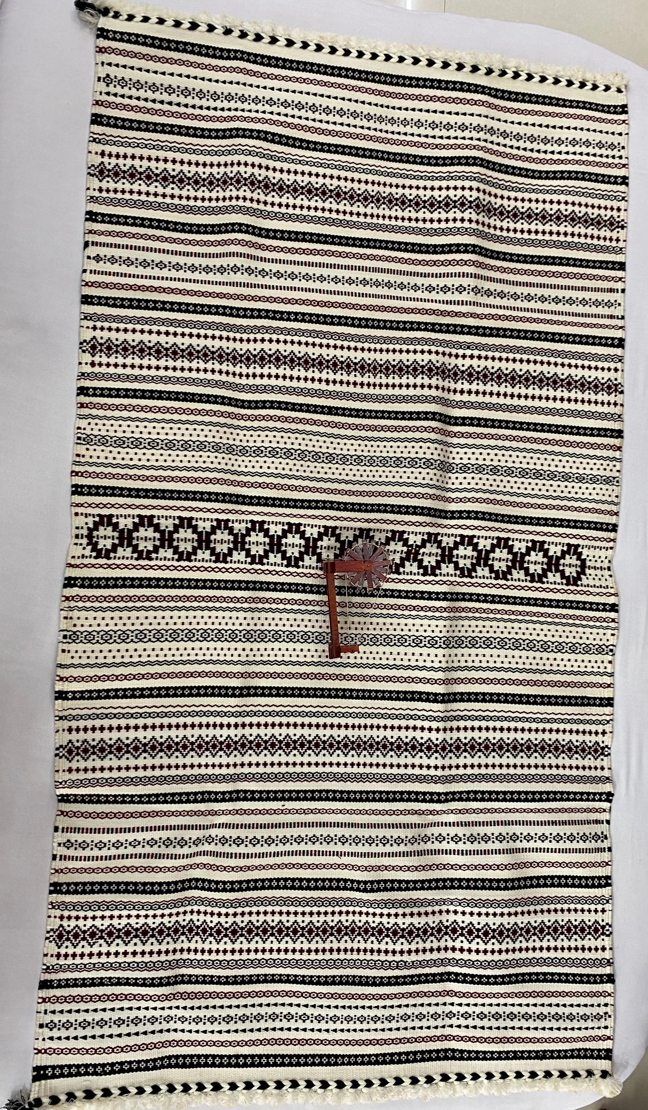 Carpet Handweave Bhujodi Woolen Carpet (4×7) RAKHIYO