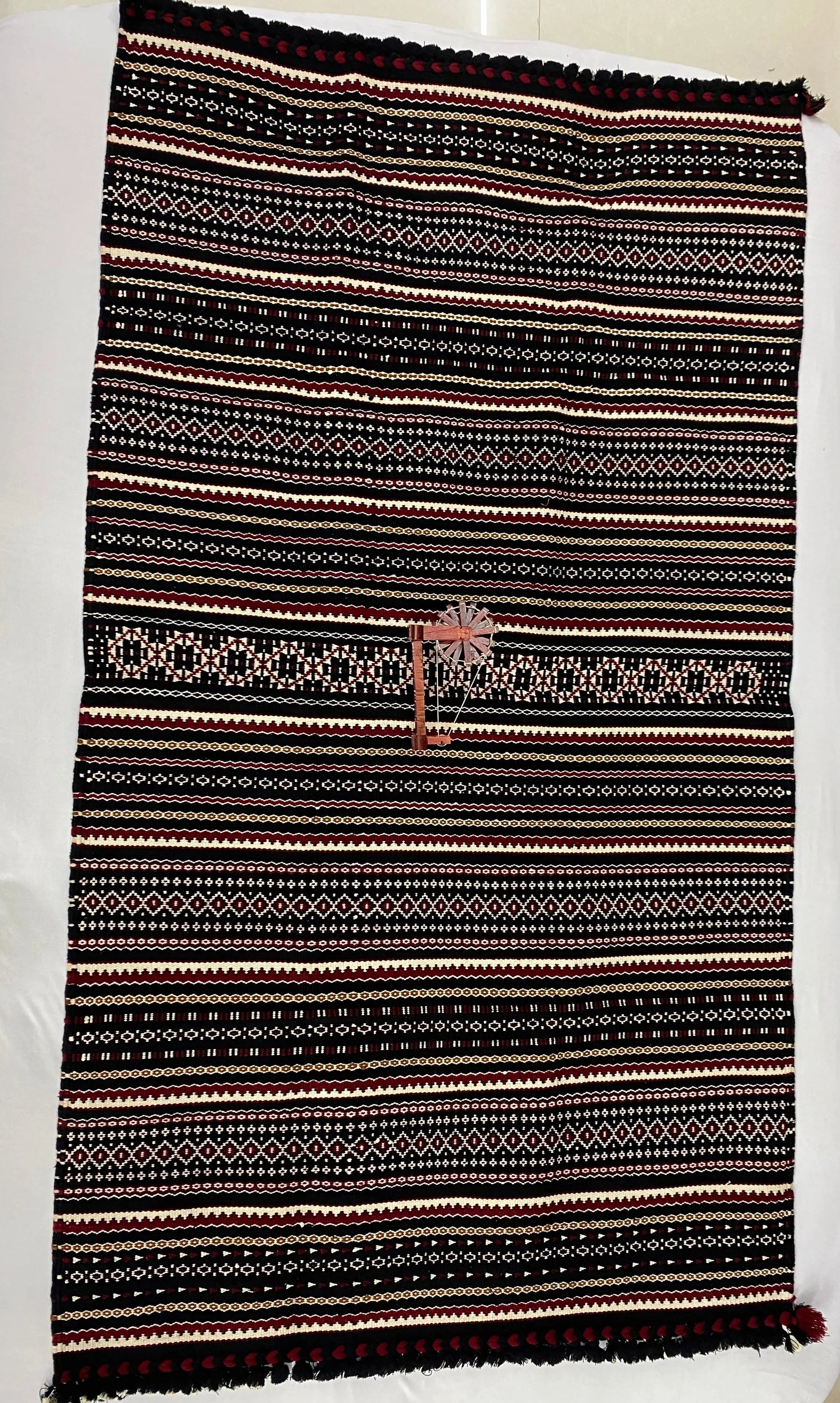 Carpet Handweave Bhujodi Woolen Carpet (4×7) RAKHIYO
