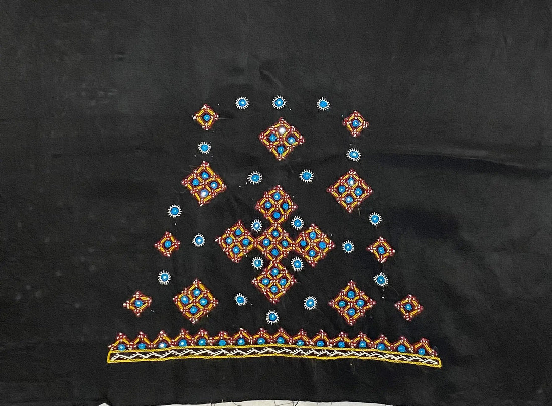 Mutva Kutch Embroidered Mashroo Silk Blouse Piece RAKHIYO