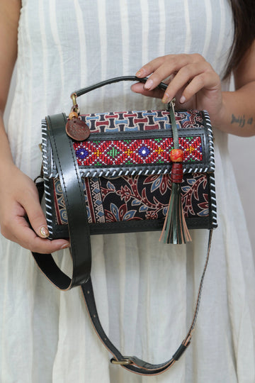 Ajarakh Black Jat Hut - The Sling RAKHIYO