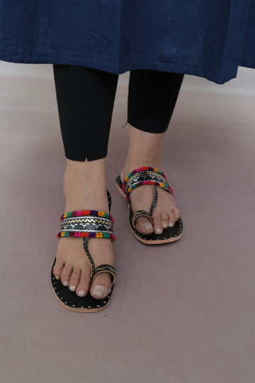 Black Kutchhi Leather Chappal/Jutti RAKHIYO