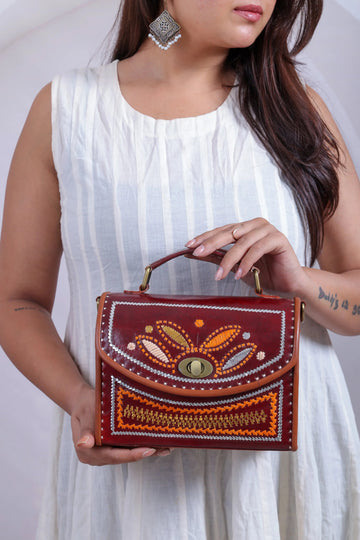 Wood Carving Jari Hut - The Sling RAKHIYO