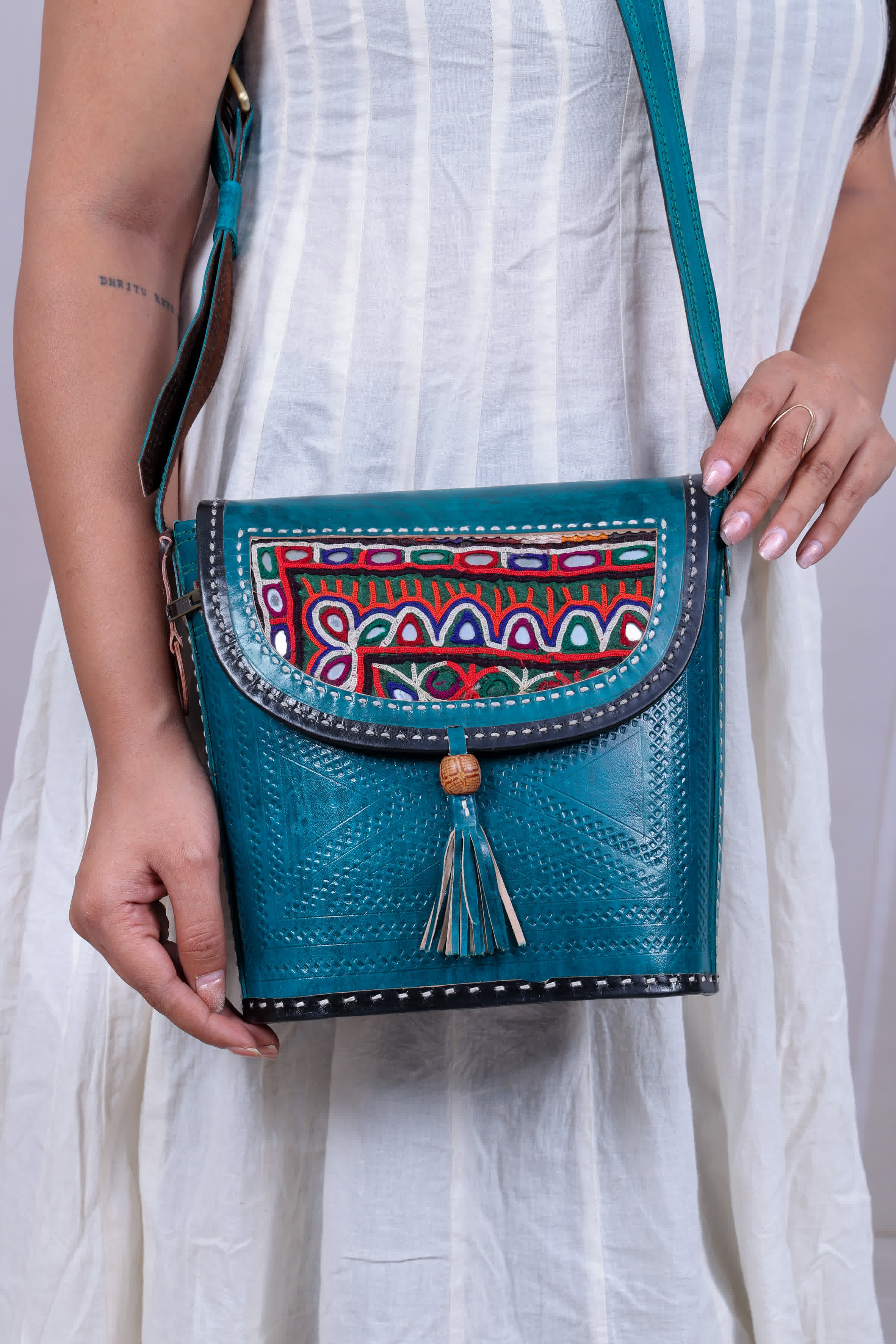 Punch Bucket Sling RAKHIYO