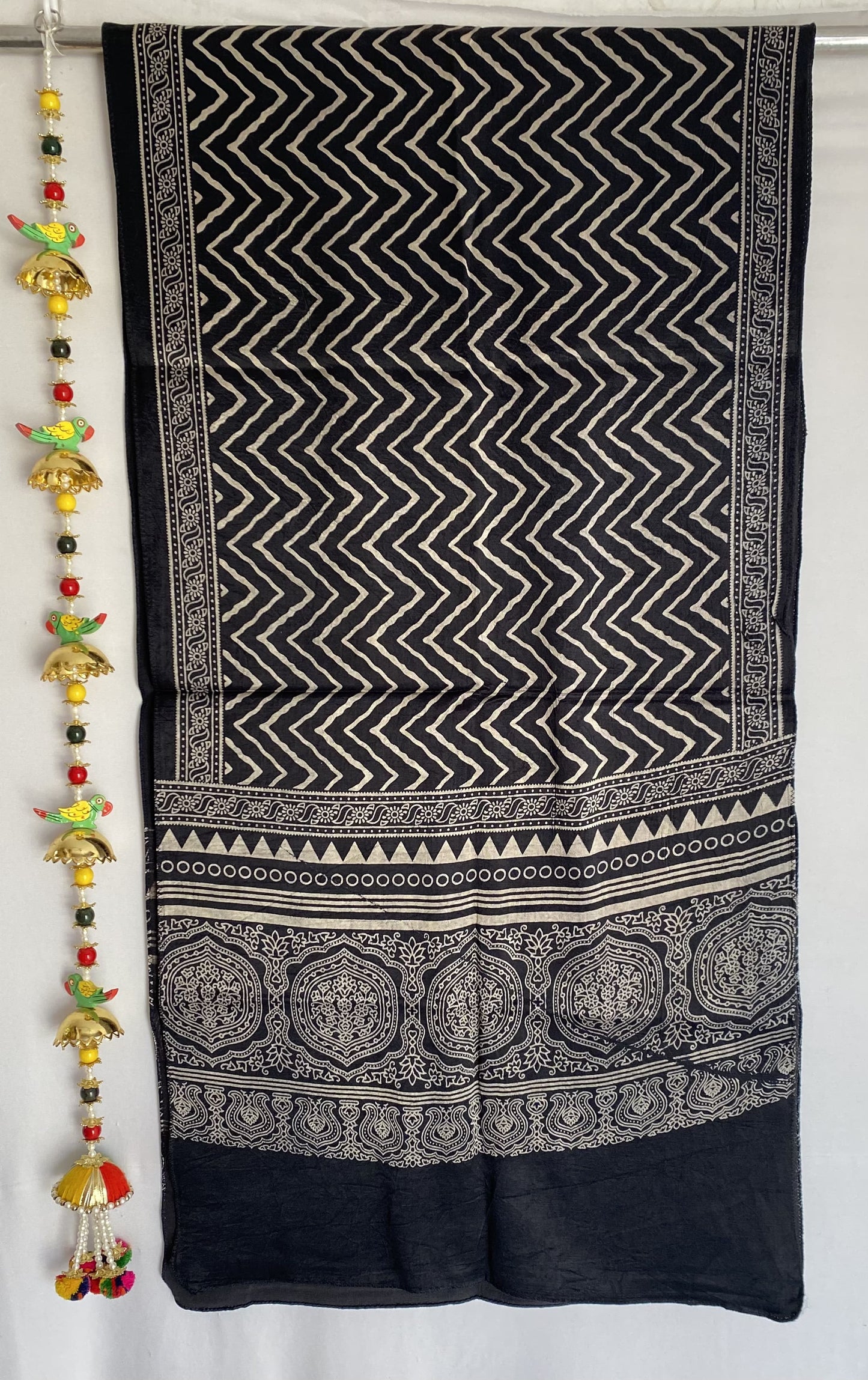 Laheriya Mashroo Stoles