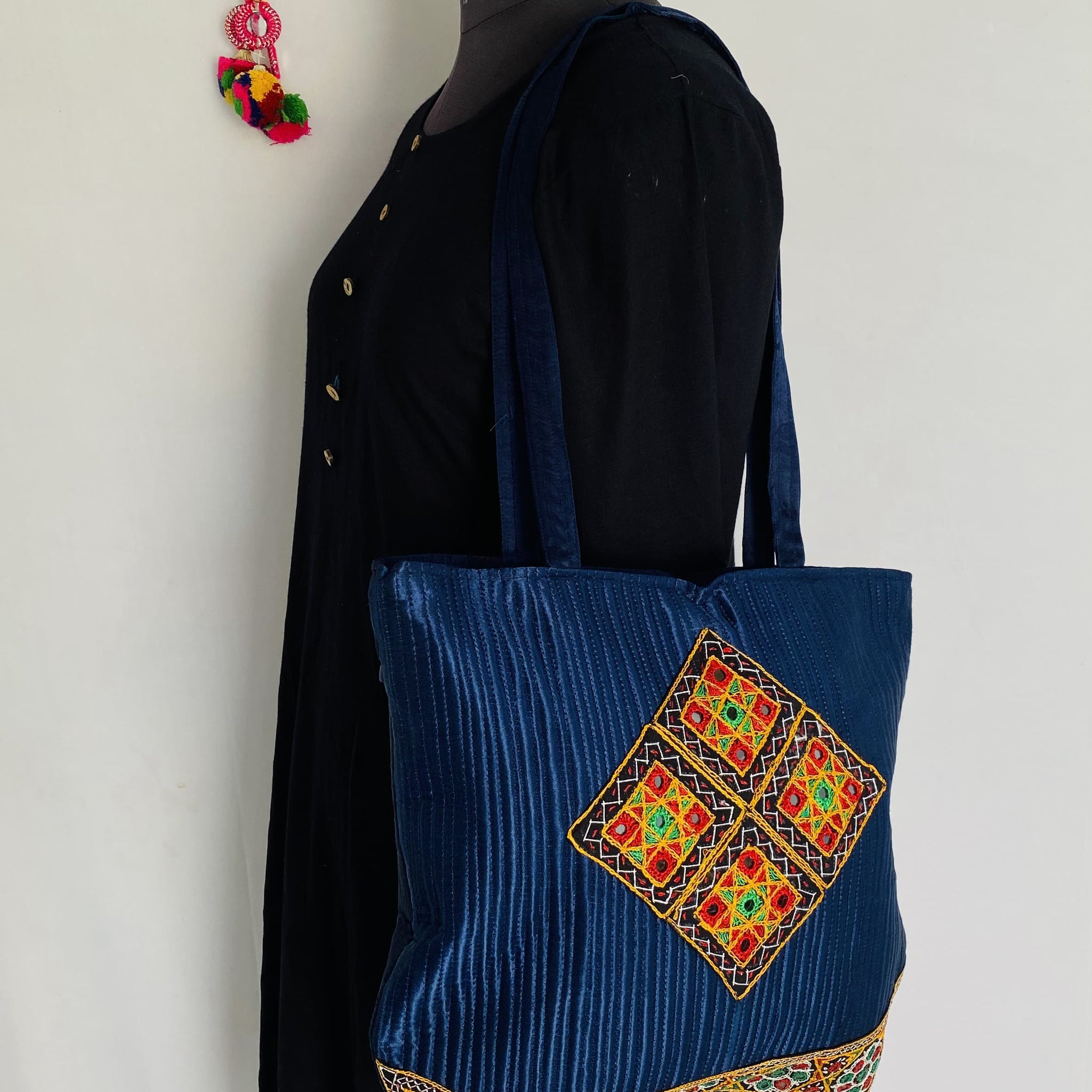 Kutchhi Patti Mashroo Bag