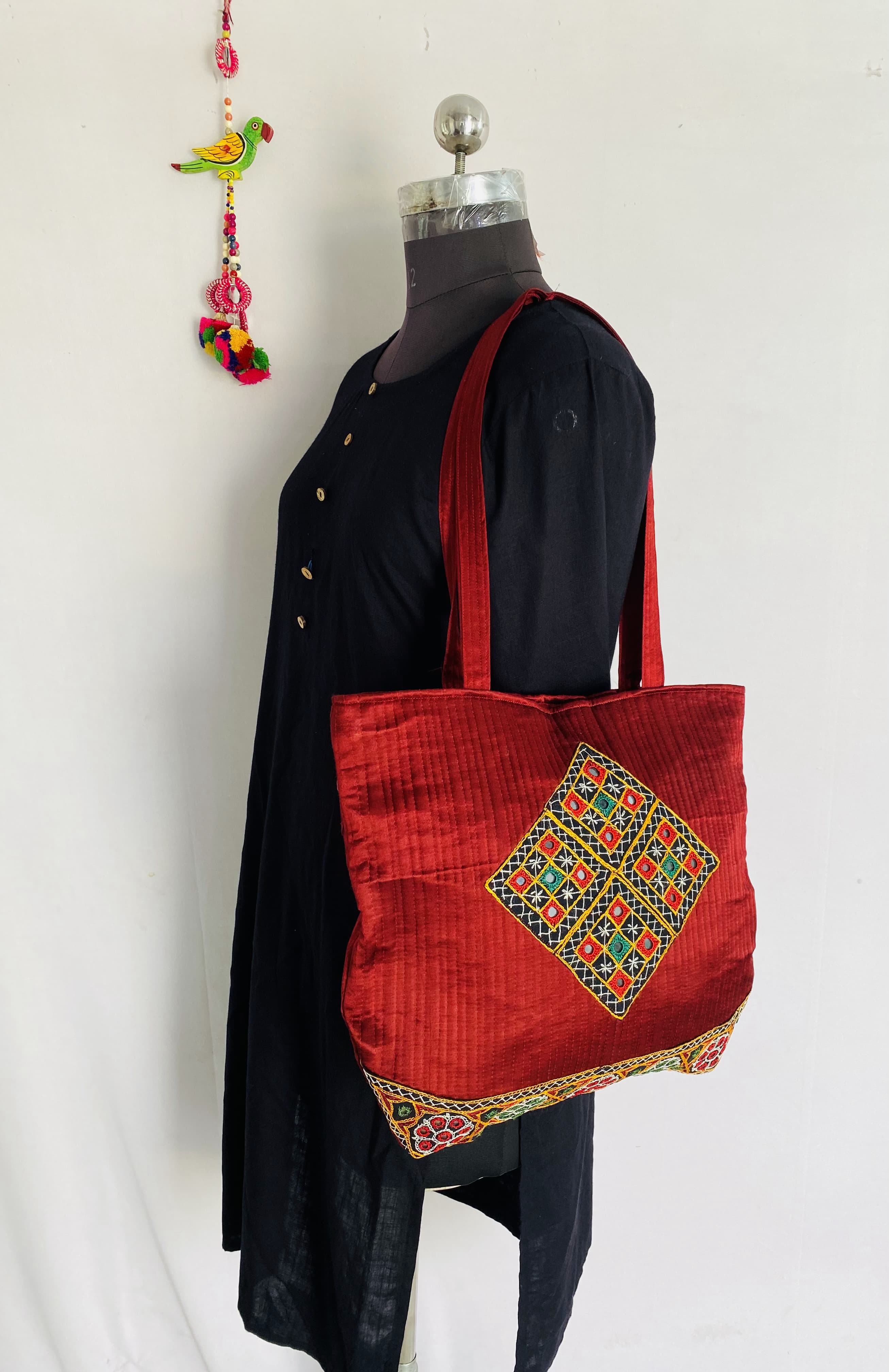 Kutchhi Patti Mashroo Bag
