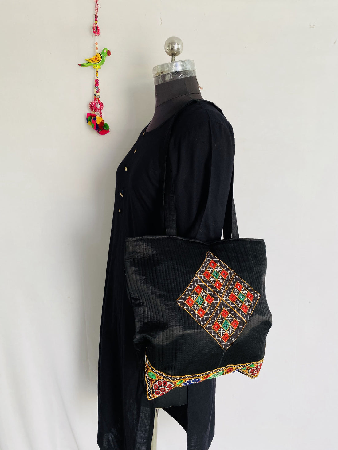 Kutchhi Patti Mashroo Bag