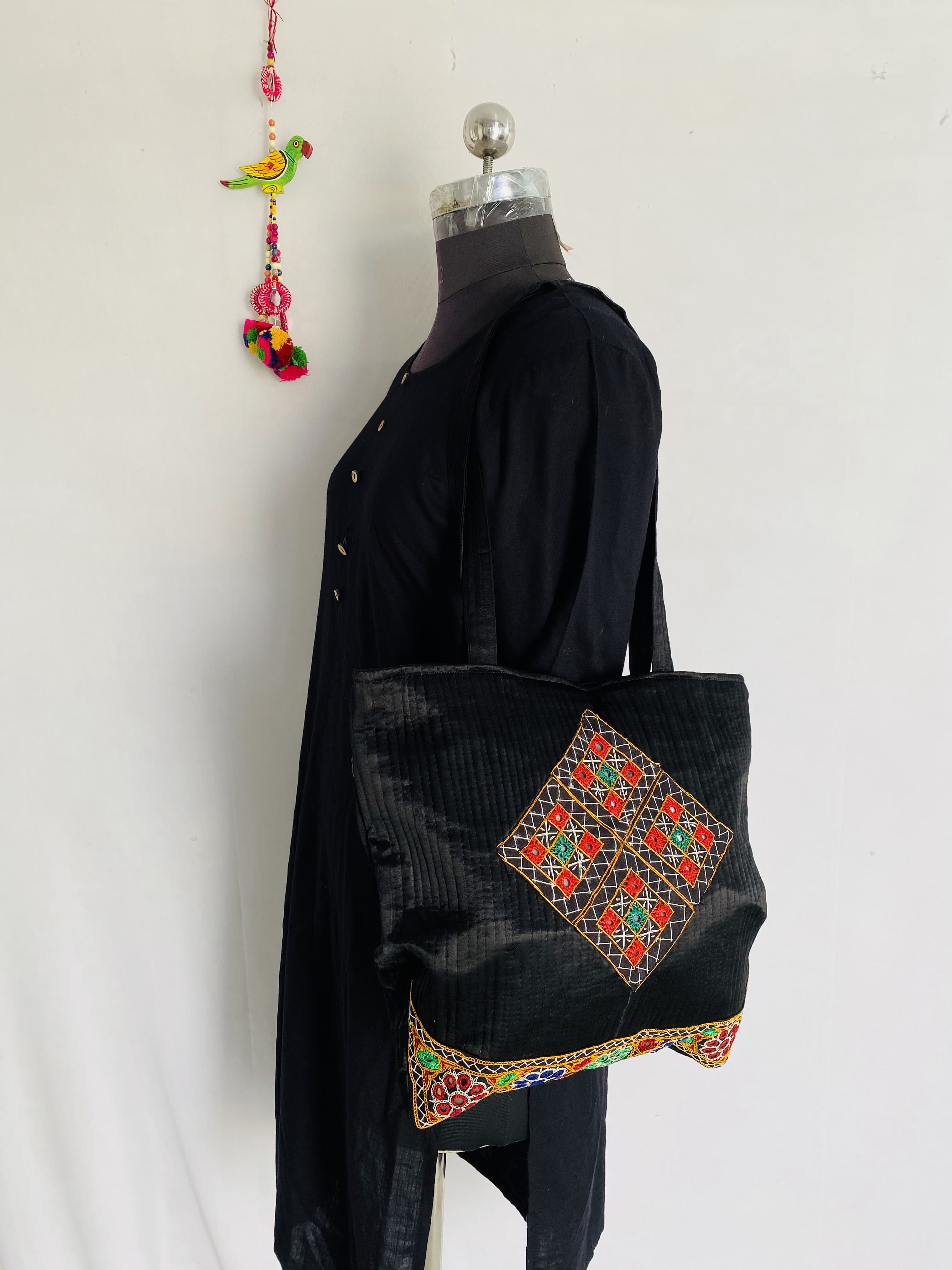Kutchhi Patti Mashroo Bag