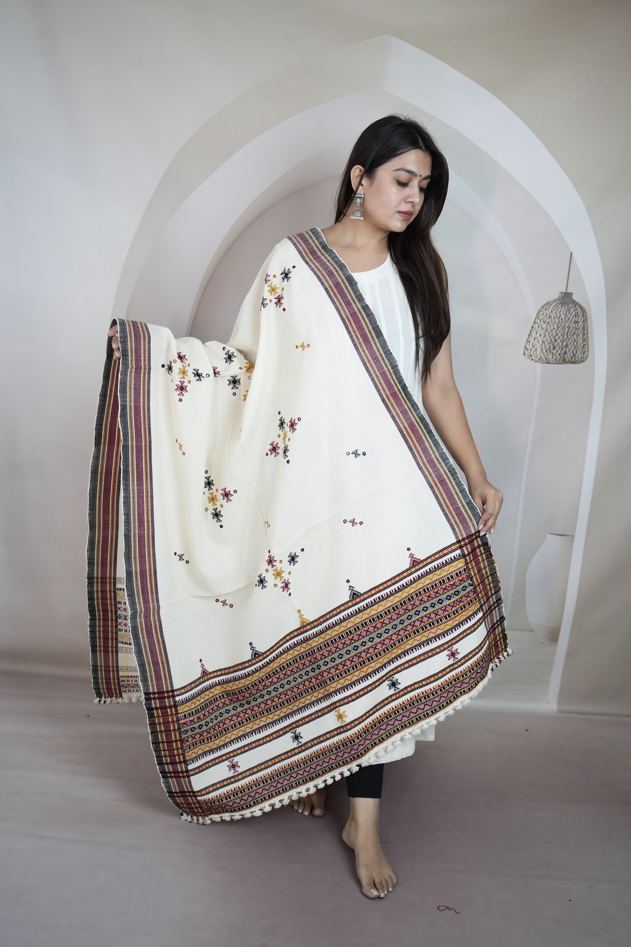 White Chomakh Bhujodi Woolen Shawl