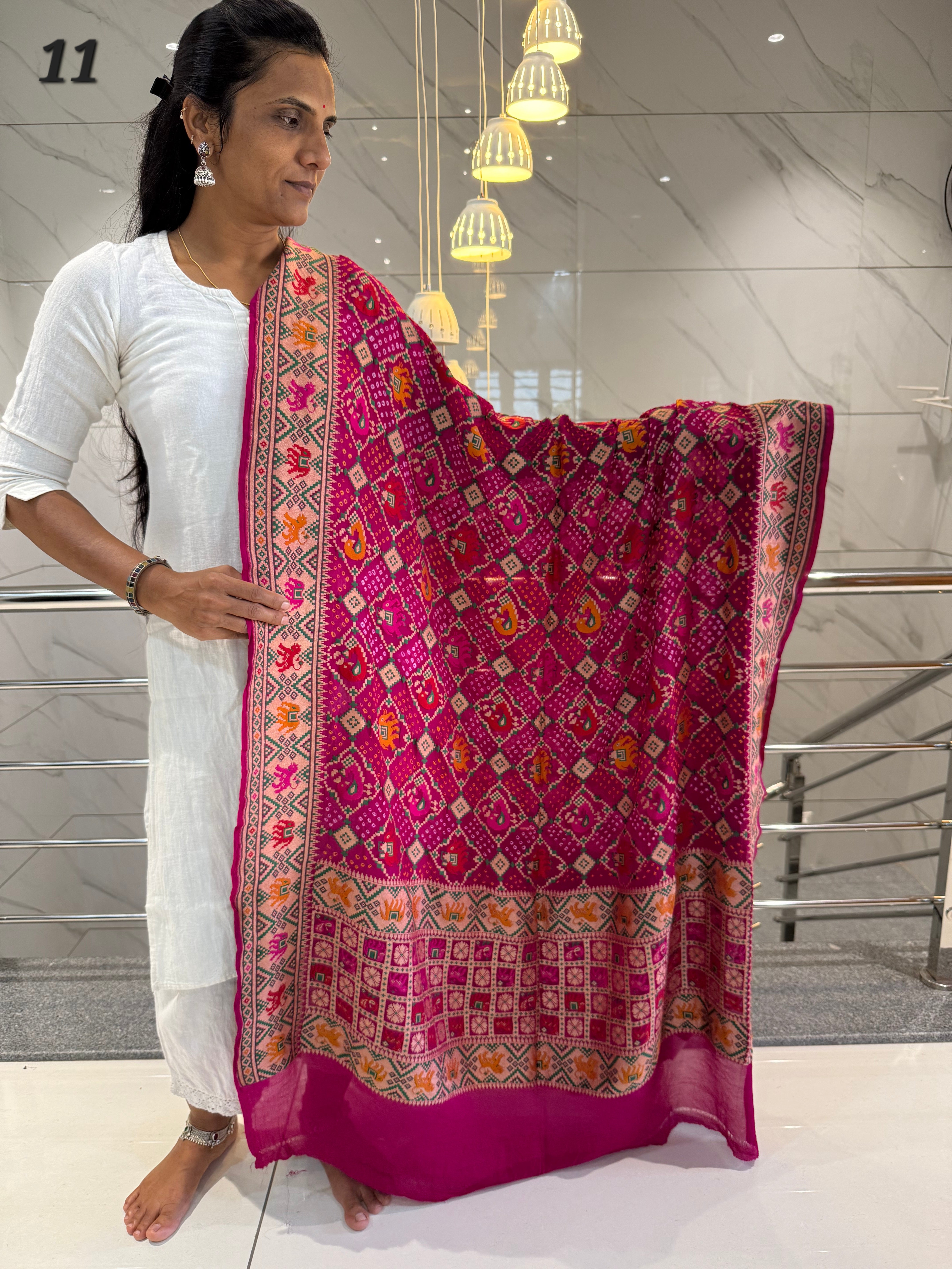 Minakari Banarasi-Bandhani Pure Crepe Dupatta