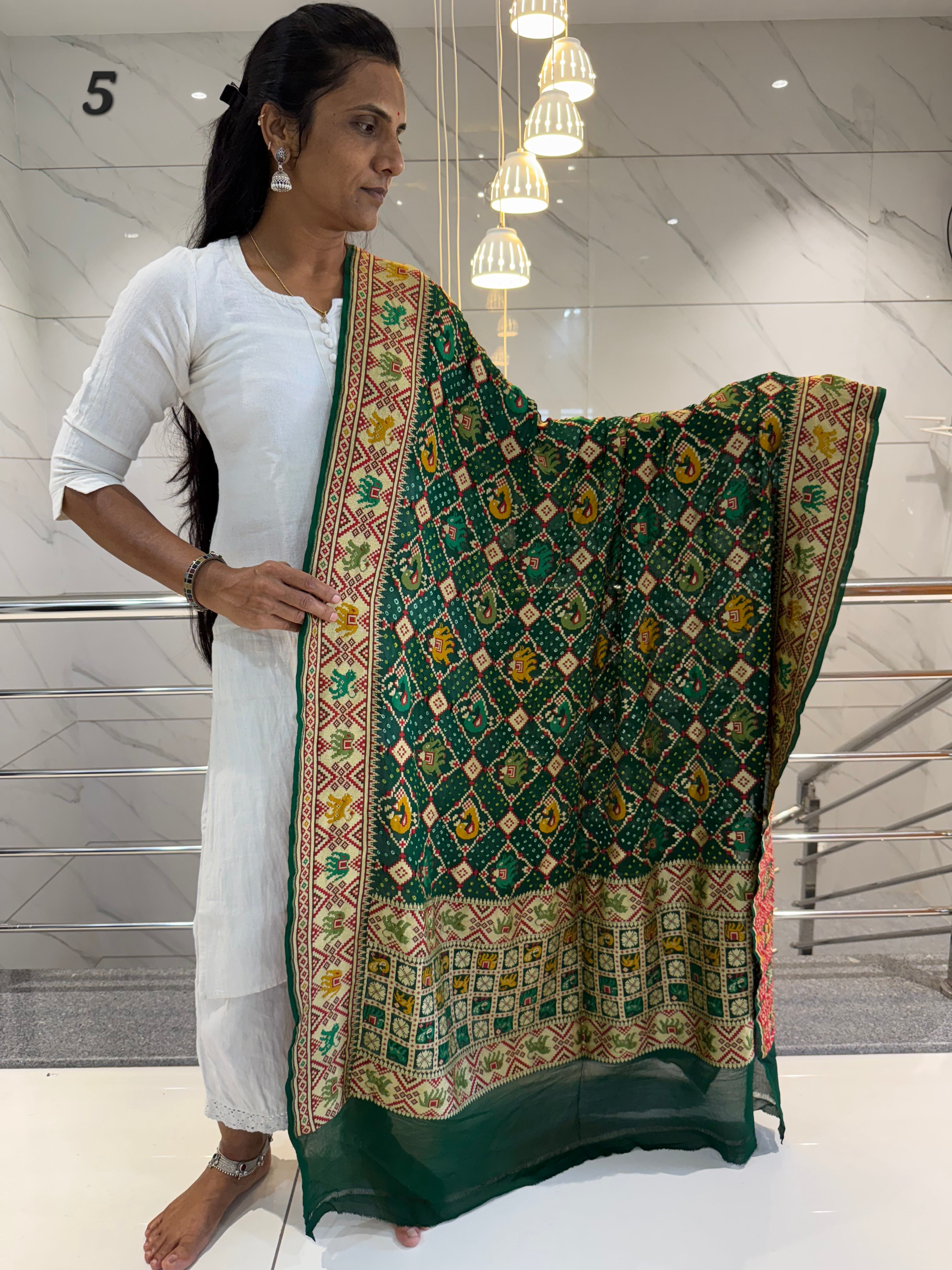 Minakari Banarasi-Bandhani Pure Crepe Dupatta