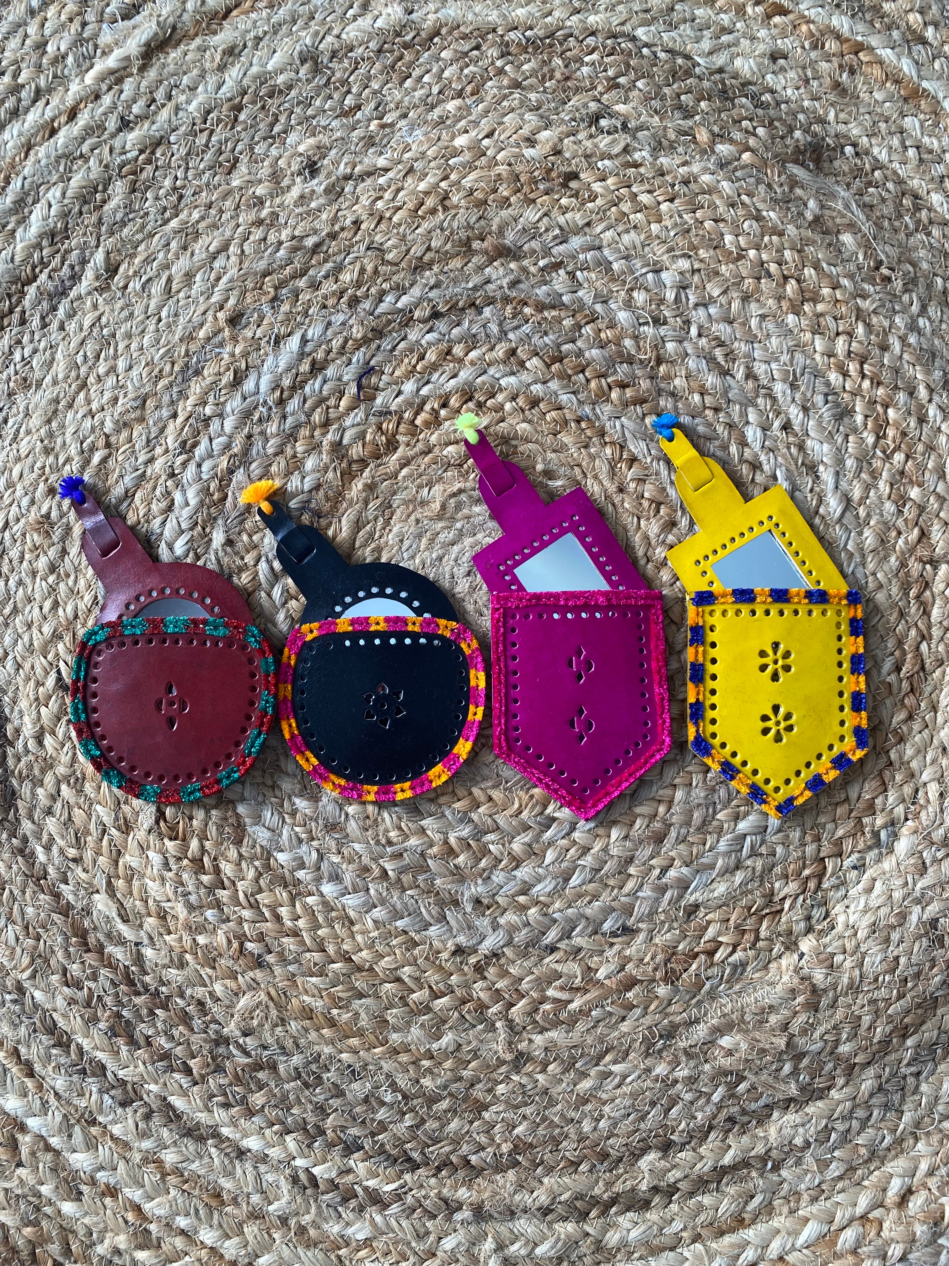 Mini mirror (4pcs set)