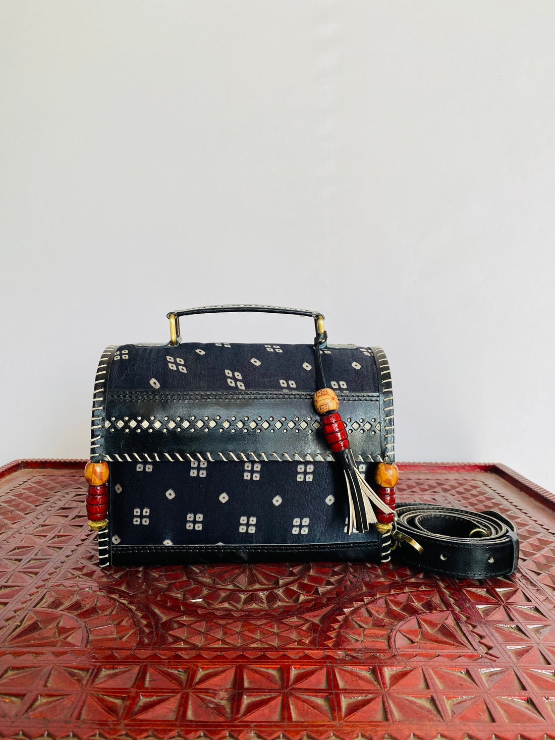 Black Bandhej Hut - The Sling