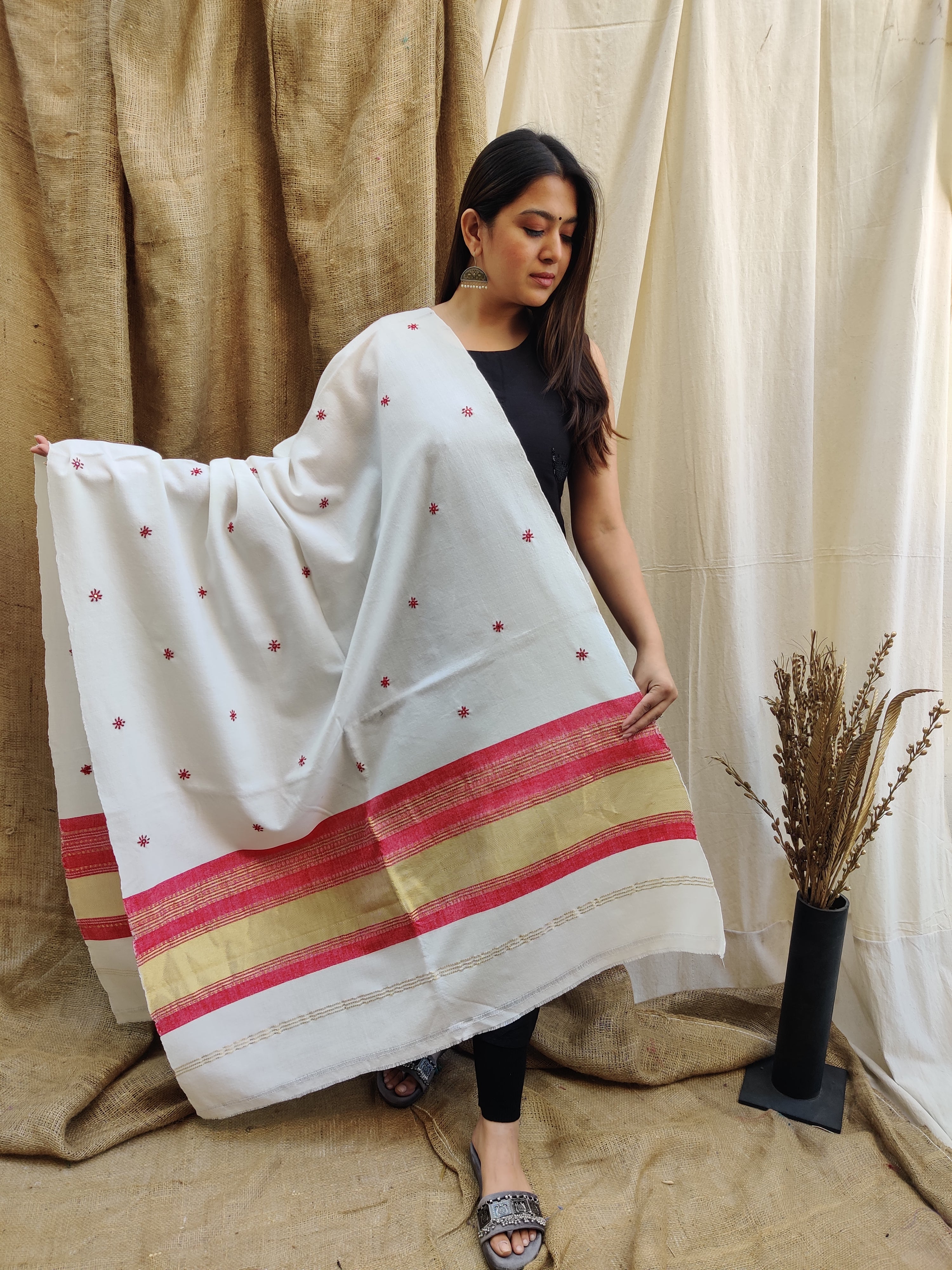 Jari Abhala Bhujodi Woolen Shawl