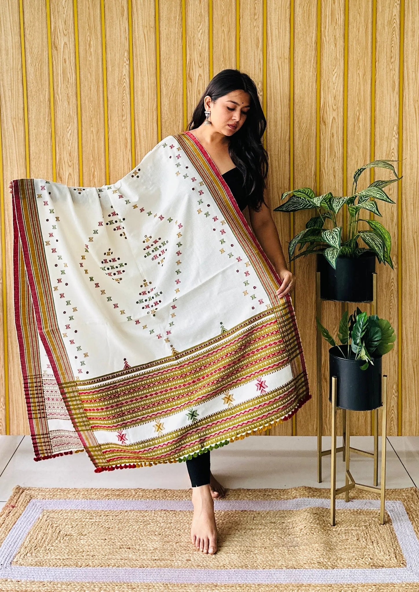 White Chokor Bhujodi Woolen Shawl RAKHIYO