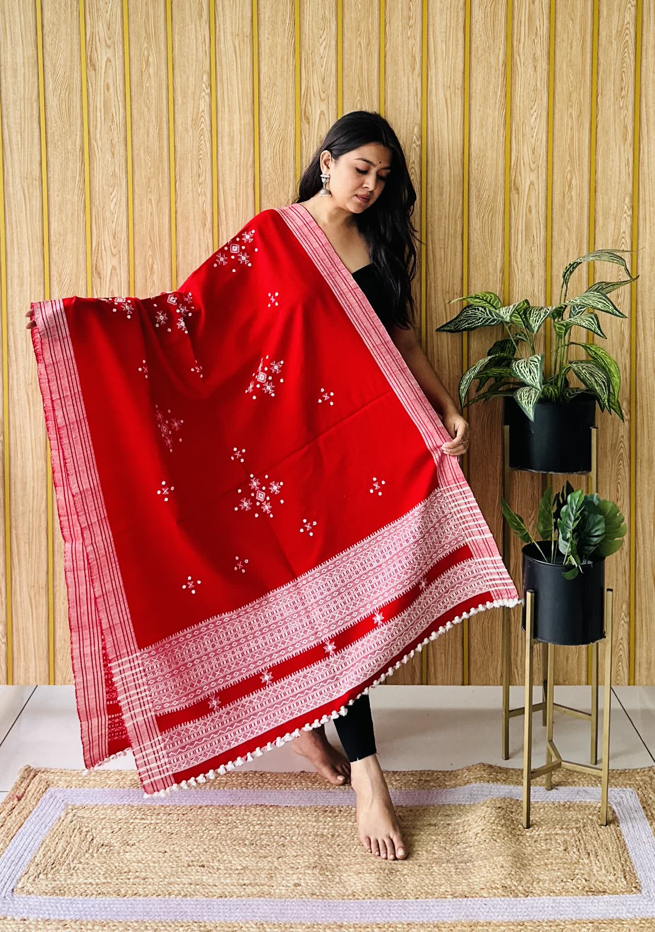 Red & White Chomakh Handwoven Bhujodi Woolen Shawl